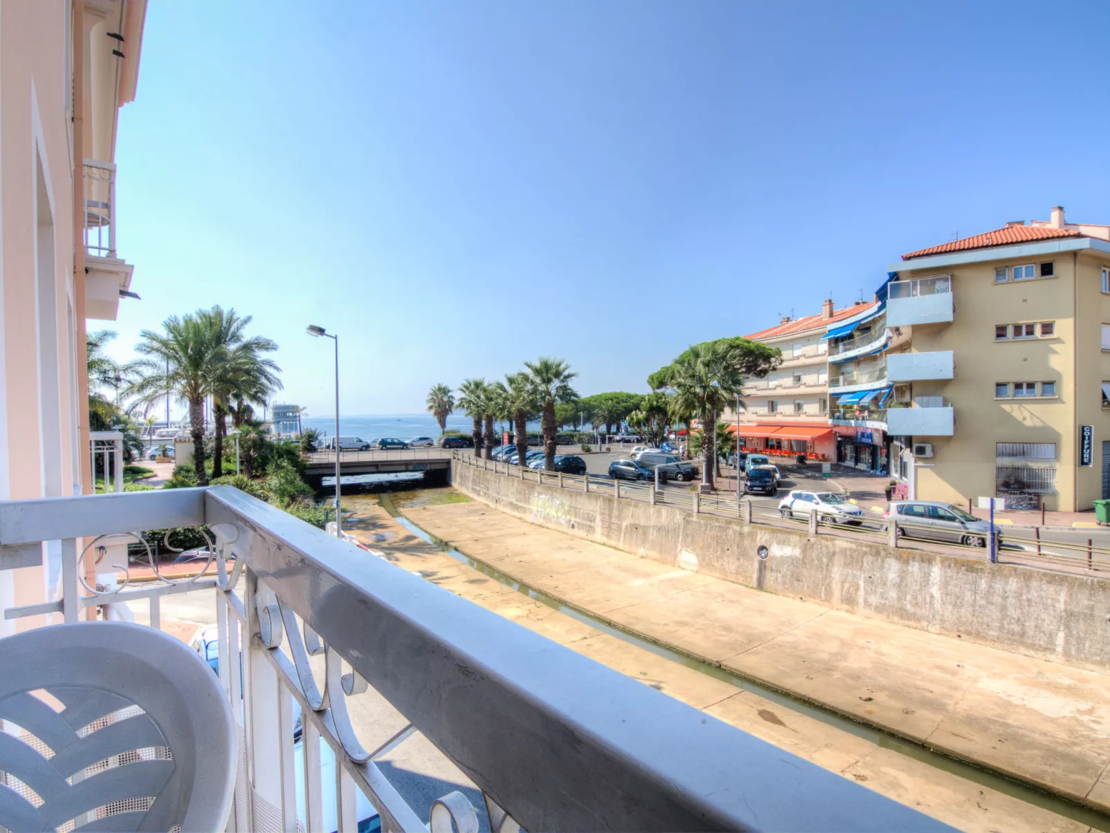 Le Vieux Port-Outside