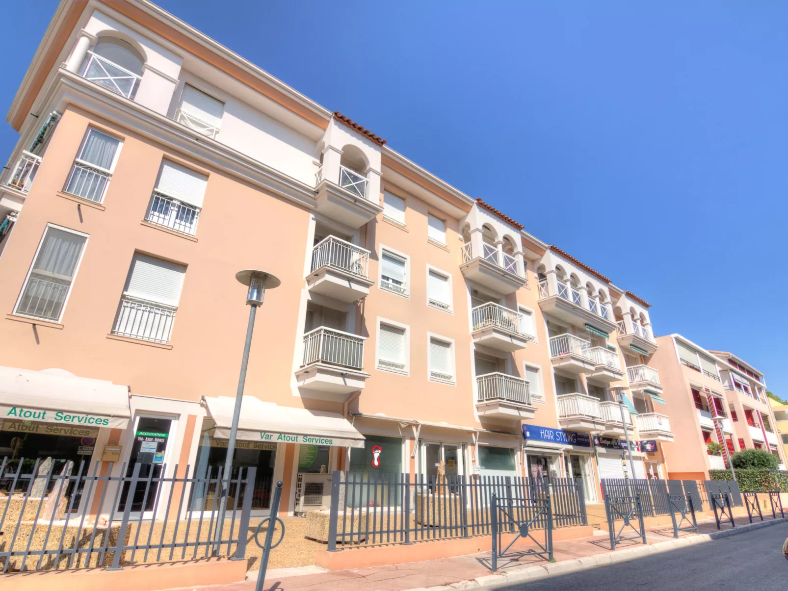 Le Vieux Port-Outside