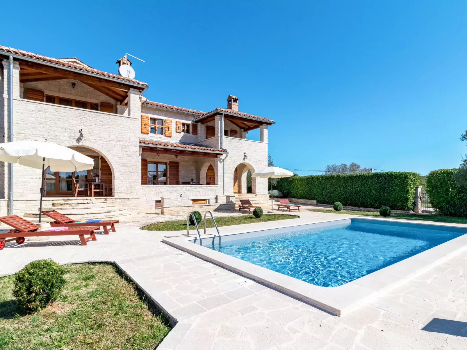 Villa Sand-Outside