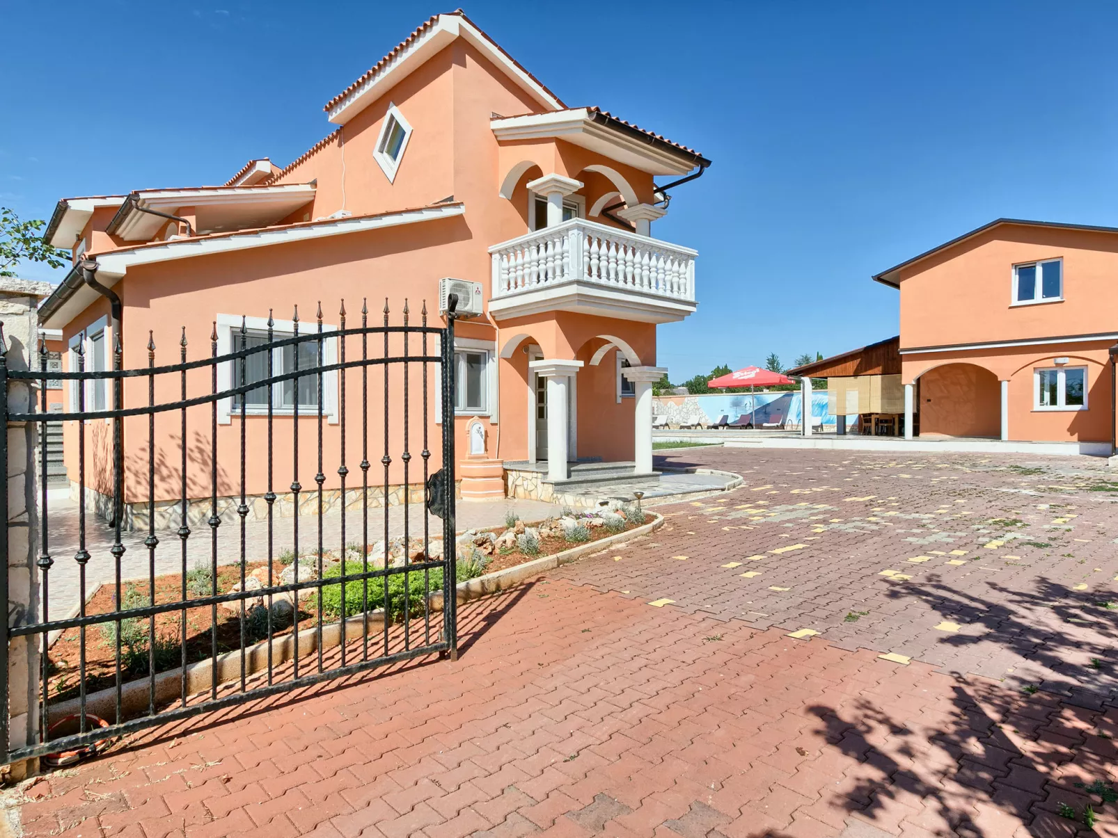 VIlla Eldina-Outside
