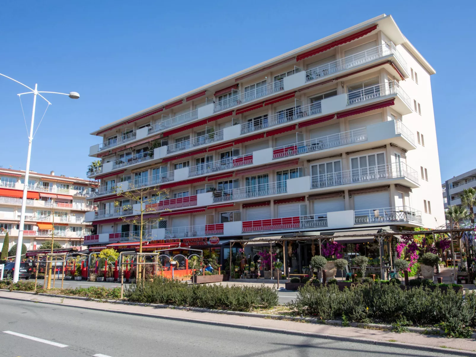L'Auteuil-Dehors
