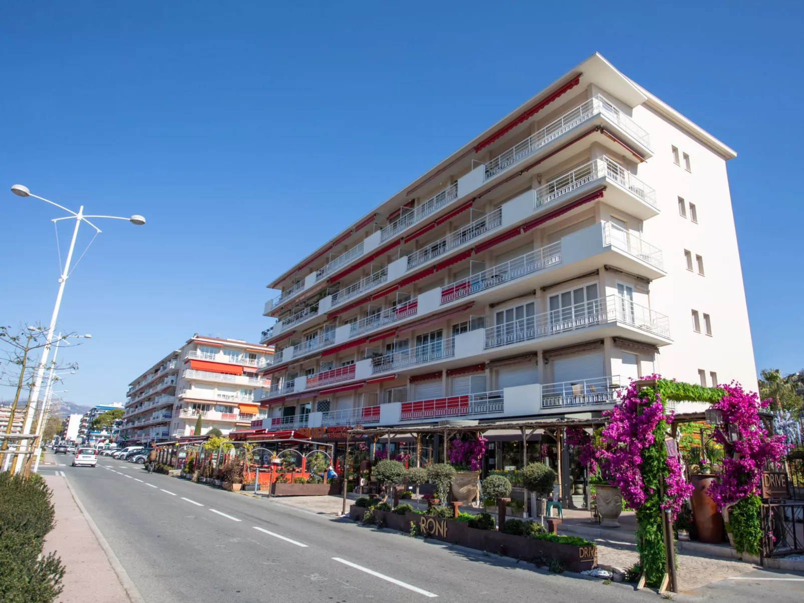 L'Auteuil-Dehors