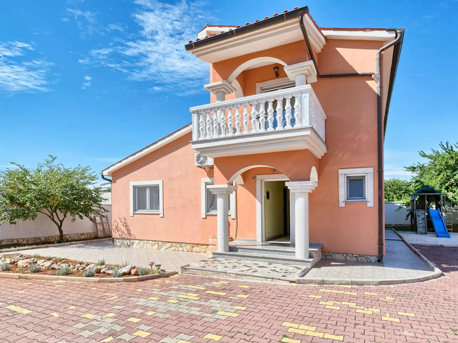VIlla Eldina-Outside