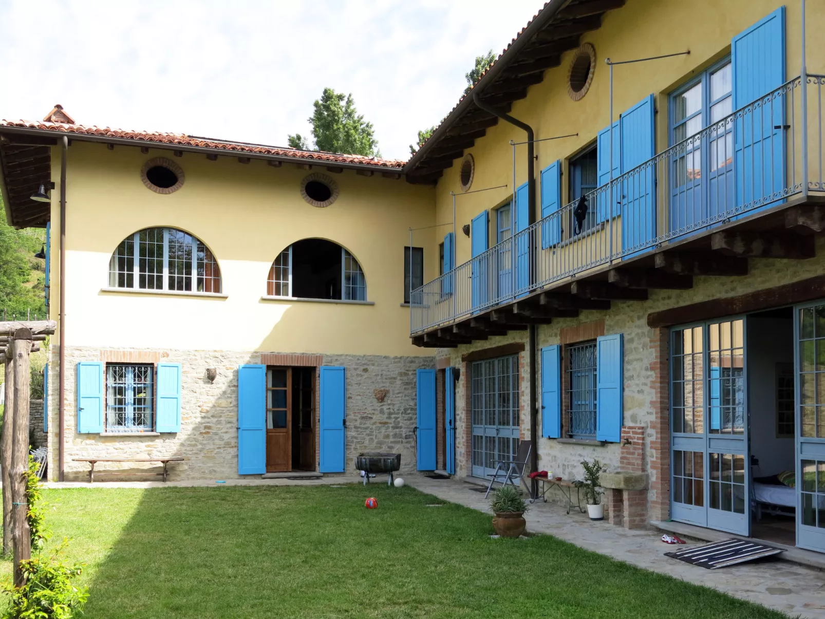 La Rovere-Outside