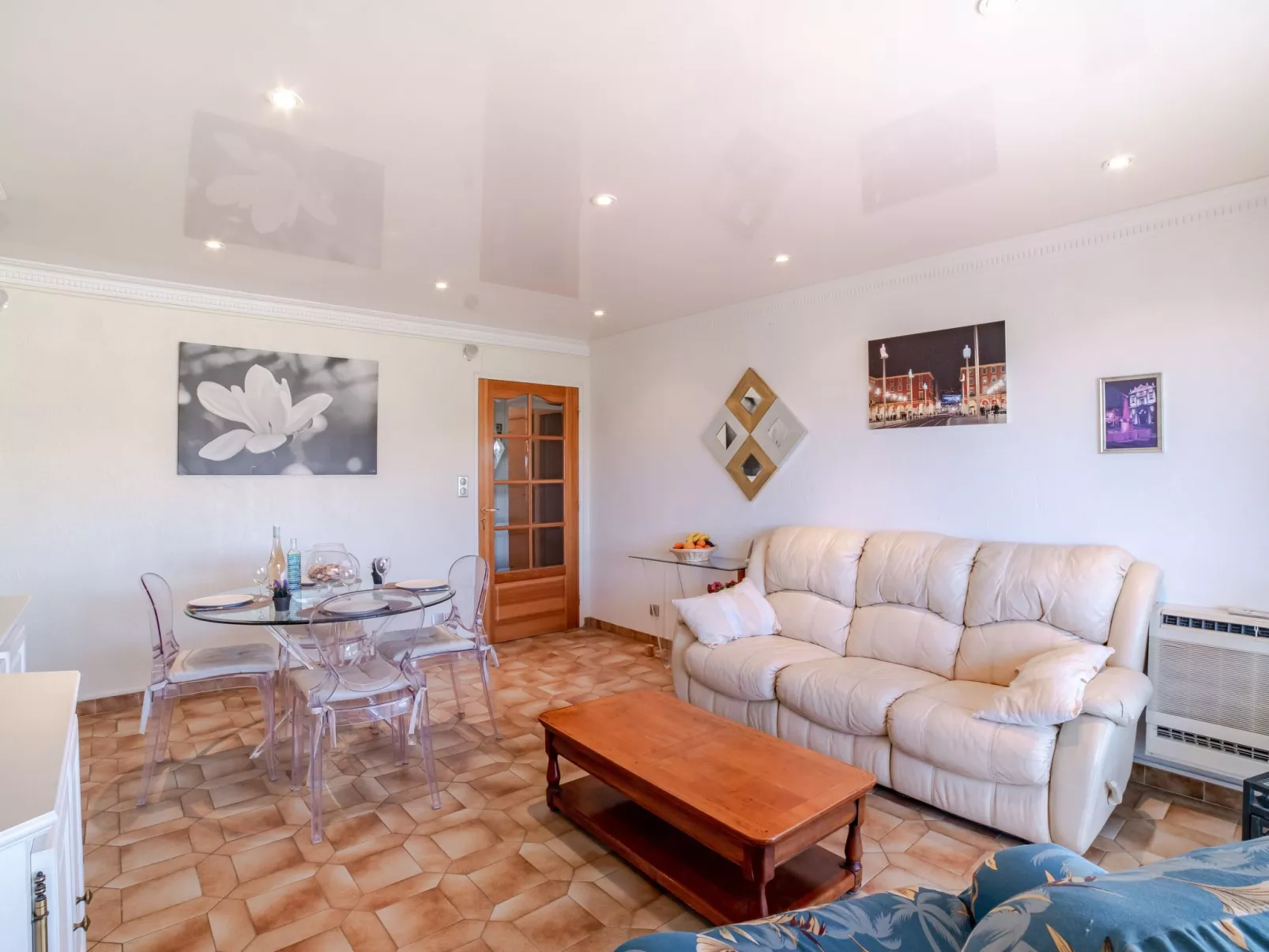 Le Giono-Inside