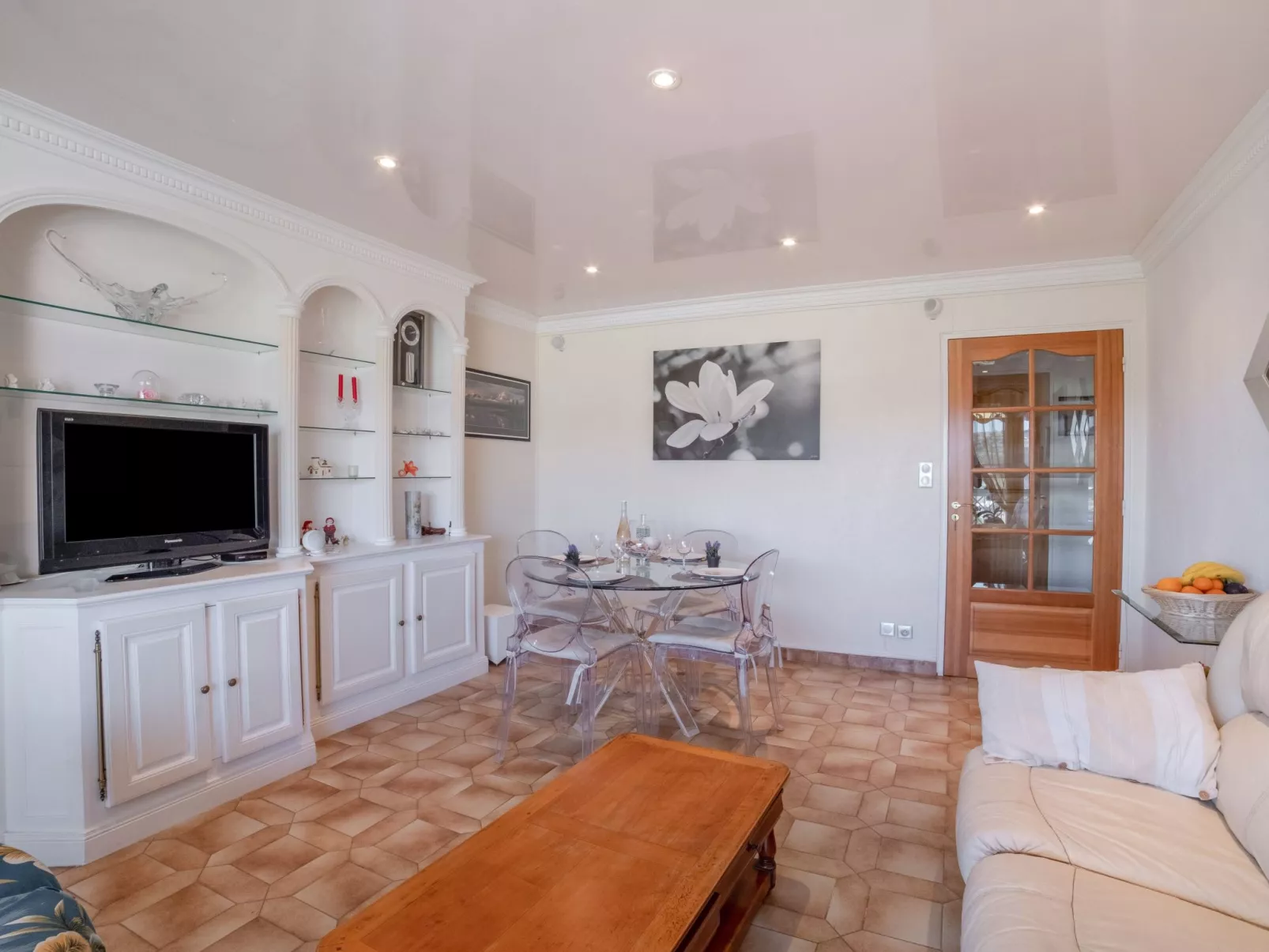 Le Giono-Inside