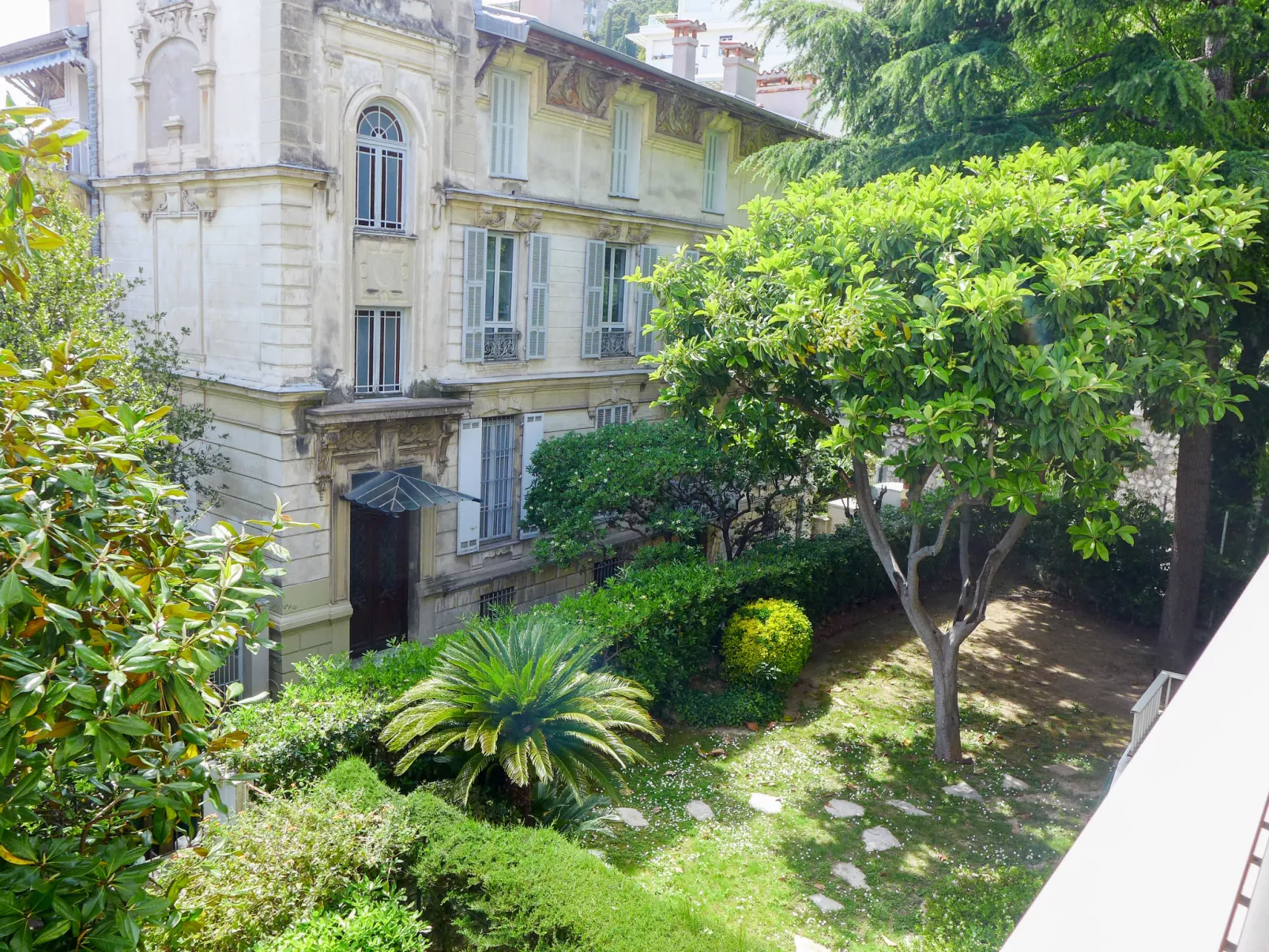 Le Clos tranquille-Outside