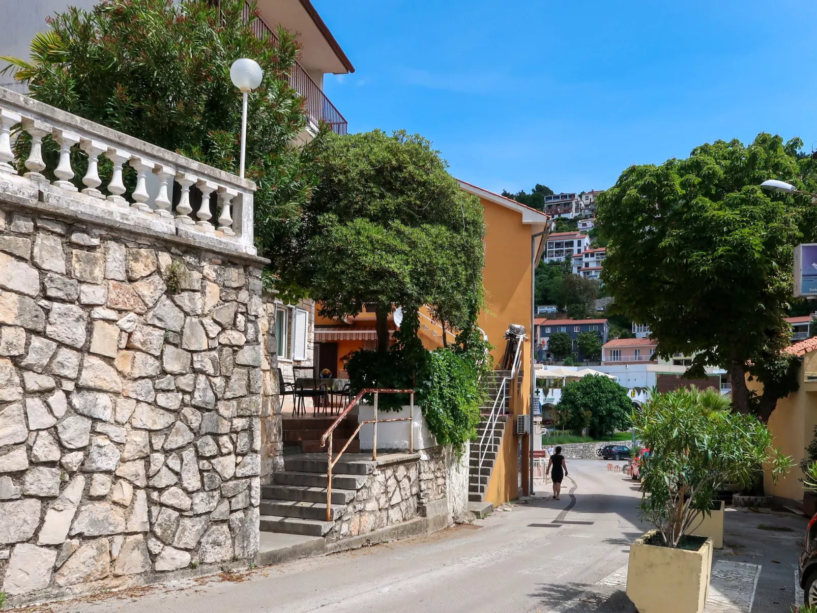 Lidija-Outside