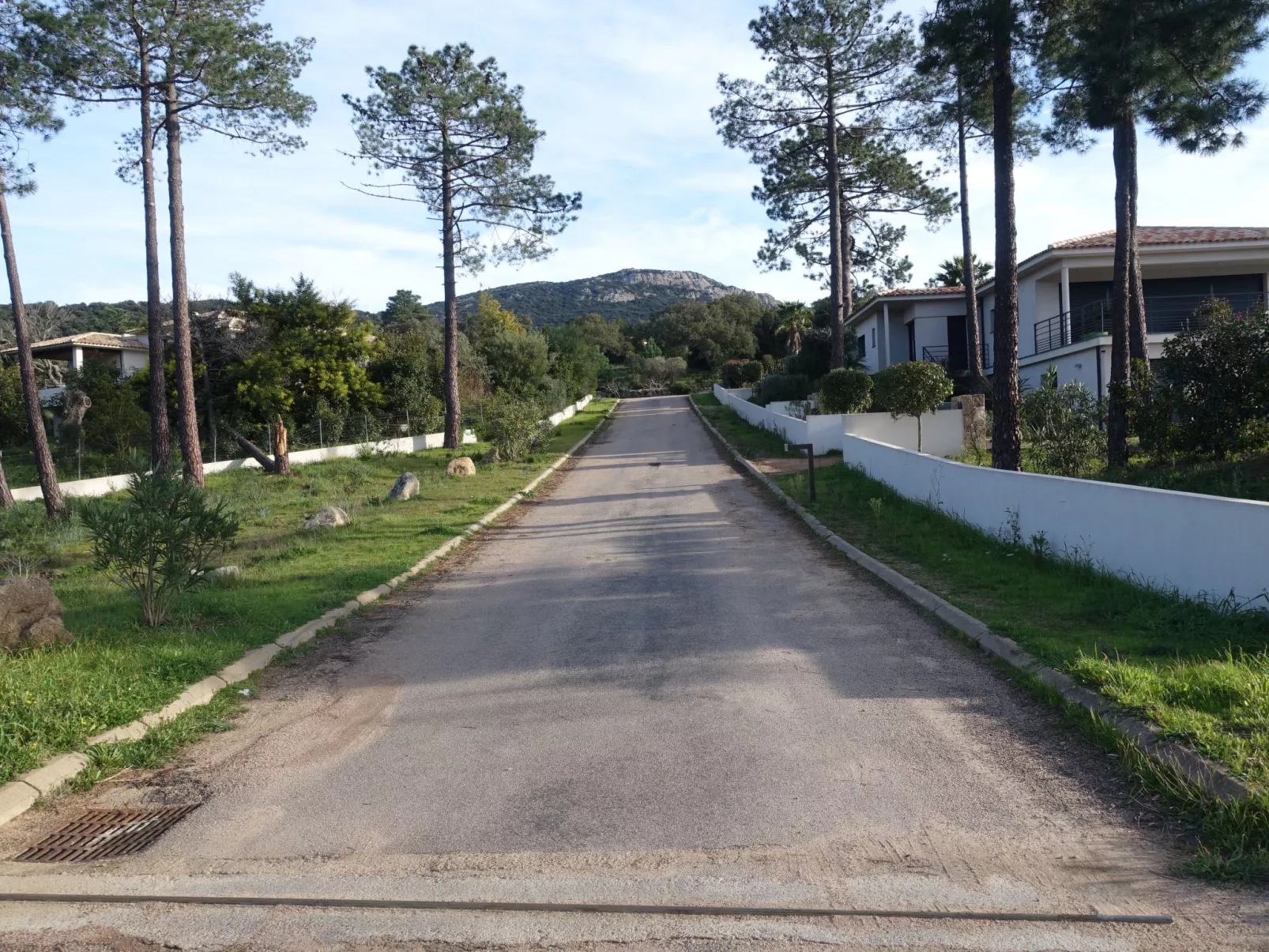 Paoli-Outside