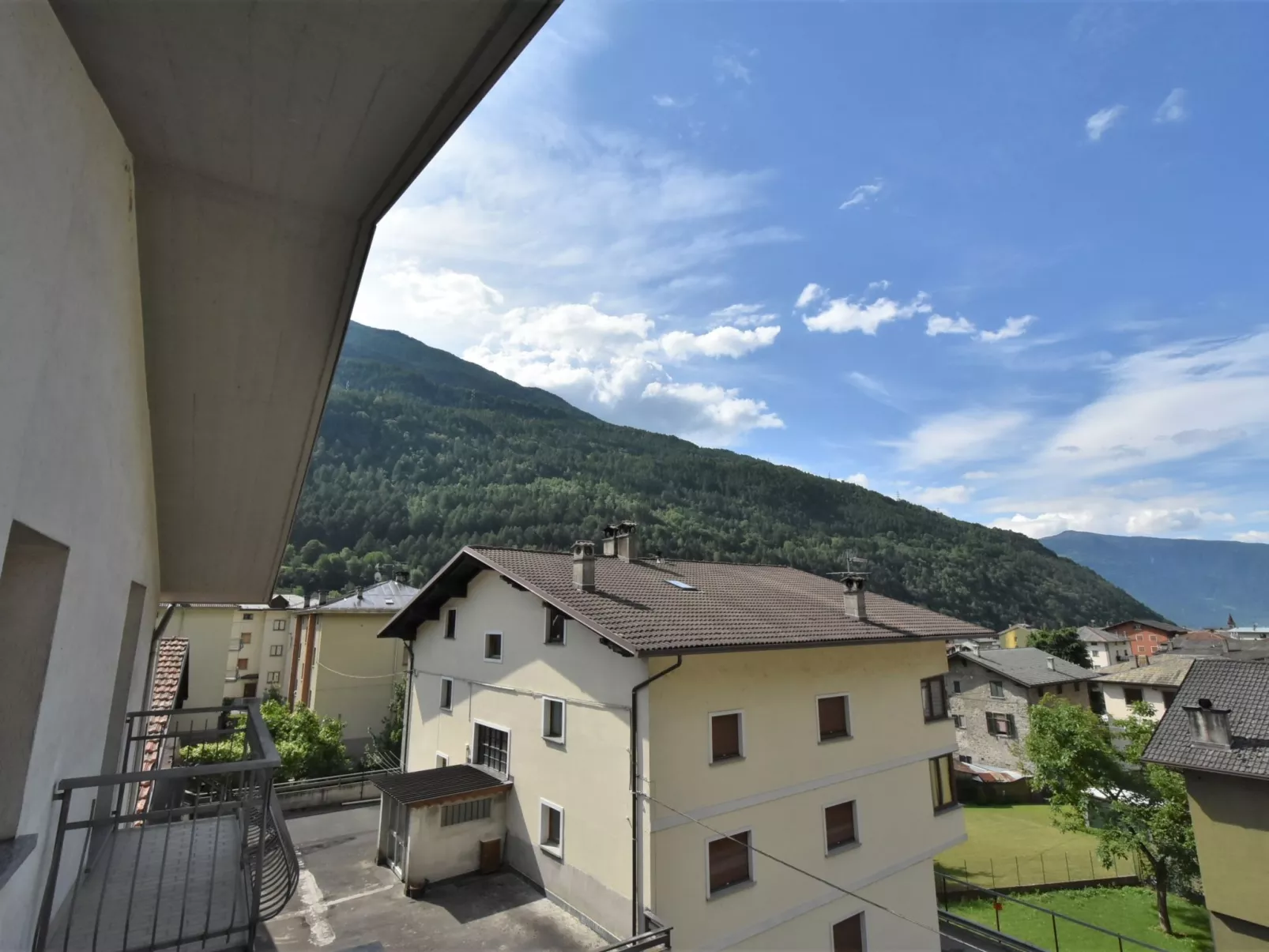 Grosio Terrace-Outside