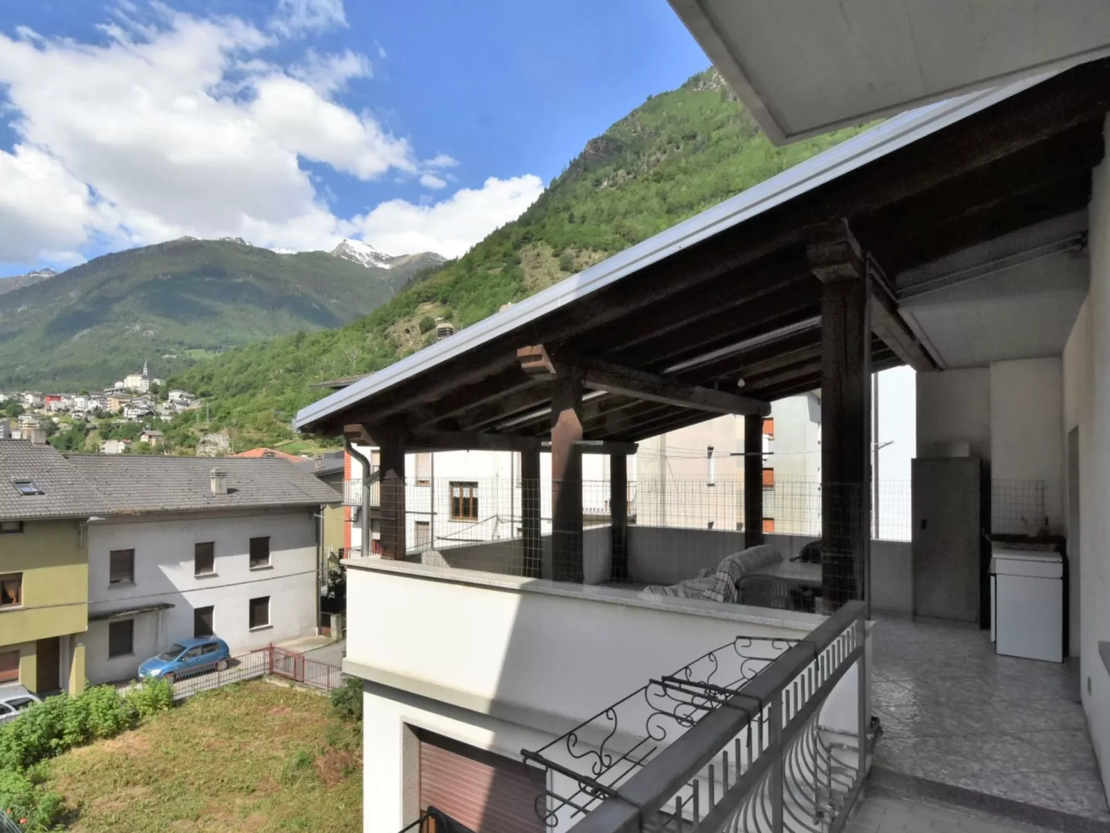 Grosio Terrace-Outside