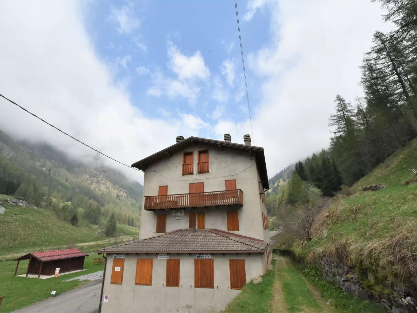 Nido dello Stelvio-Outside