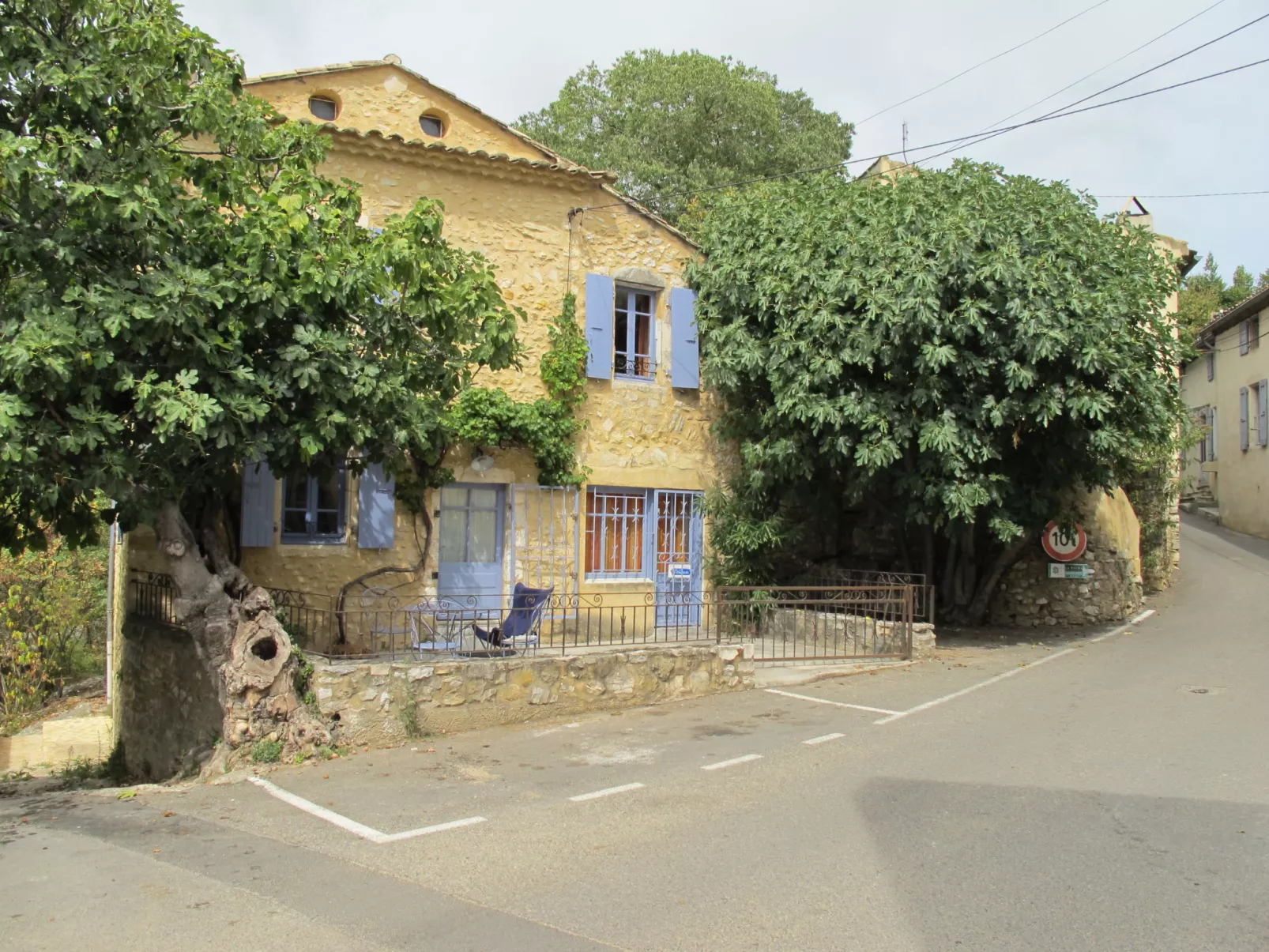 La Maison du Figuier-Outside