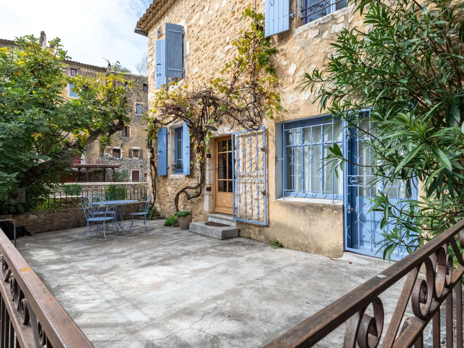 La Maison du Figuier-Outside