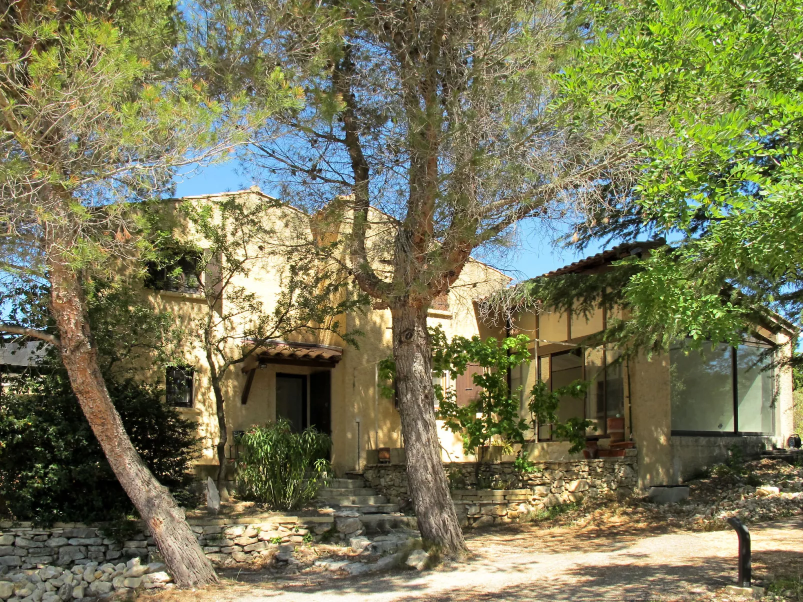 Les Garrigues d'Ozilhan-Outside