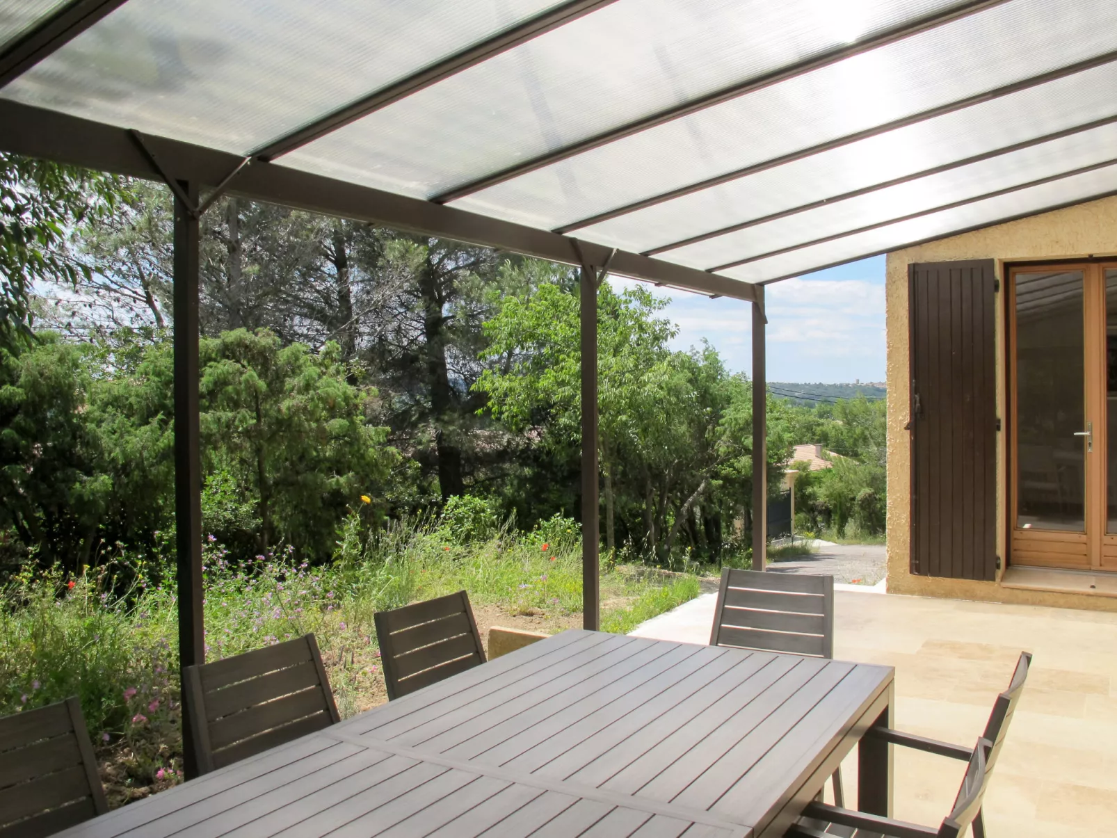 Les Garrigues d'Ozilhan-Outside