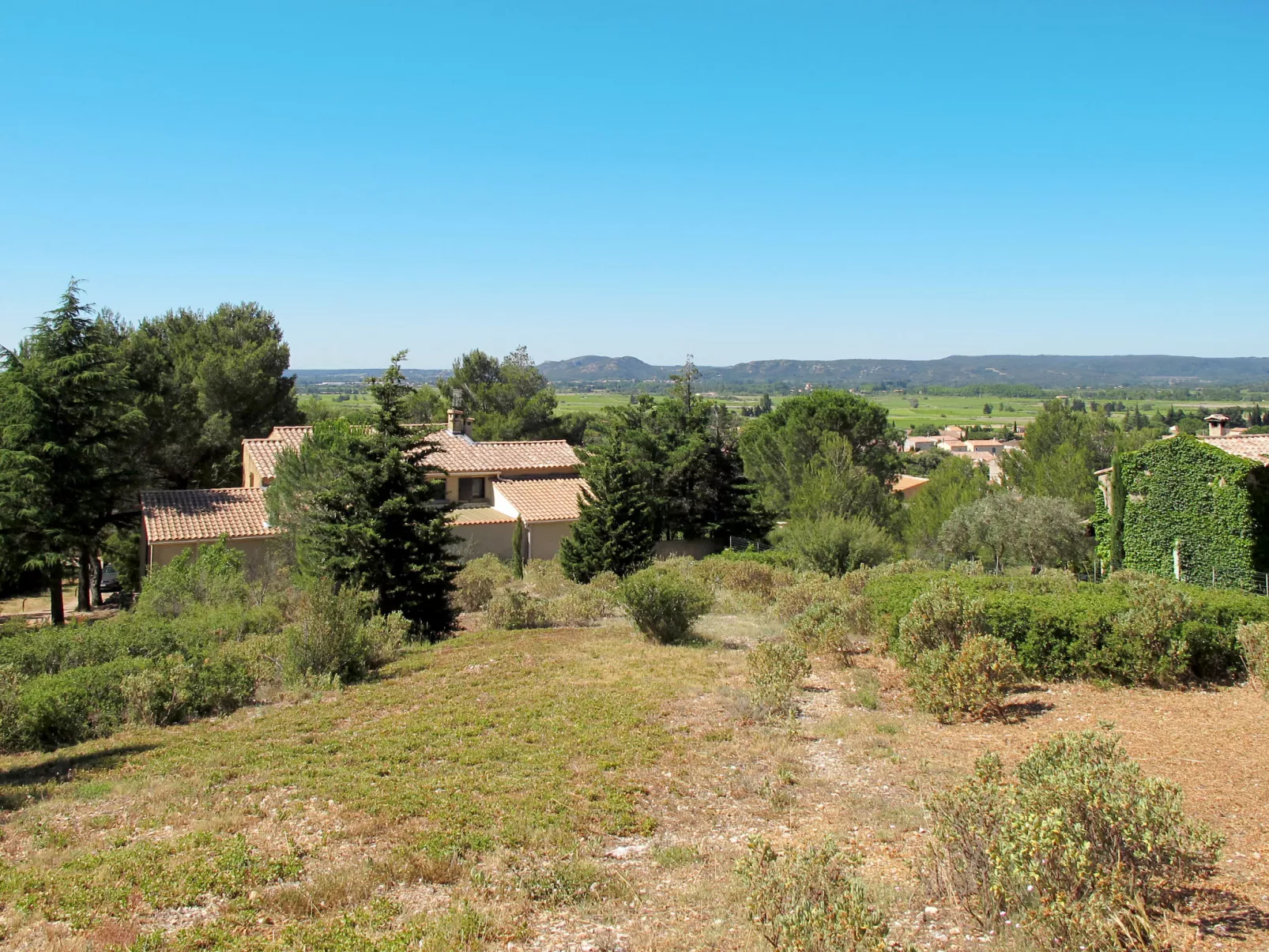 Les Garrigues d'Ozilhan-Outside