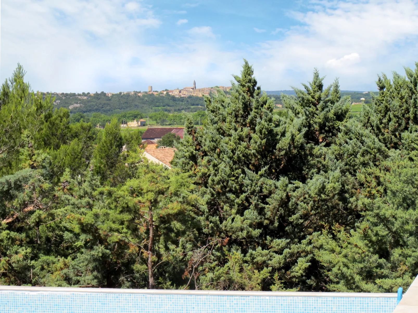Les Garrigues d'Ozilhan-Outside