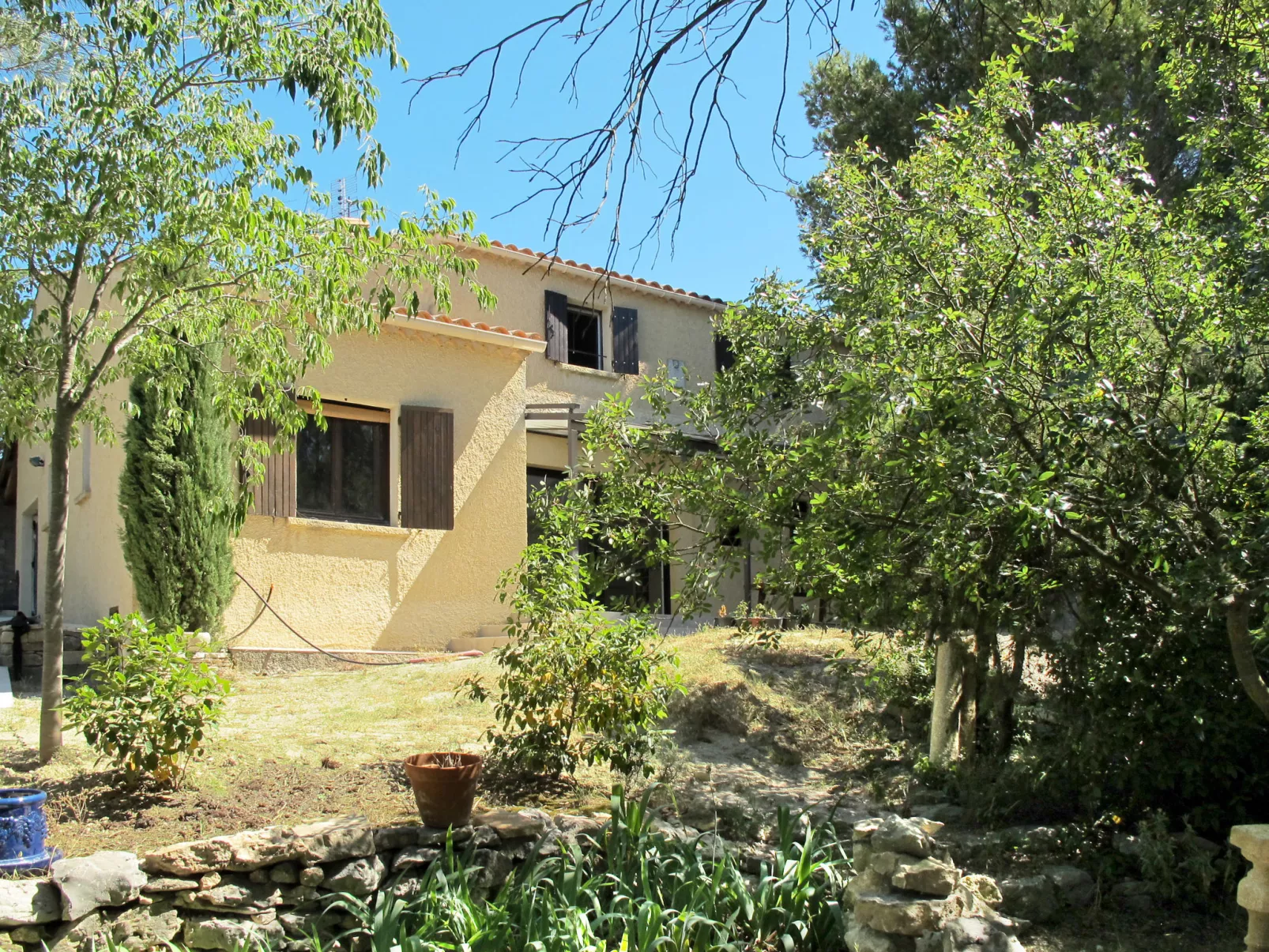 Les Garrigues d'Ozilhan-Outside
