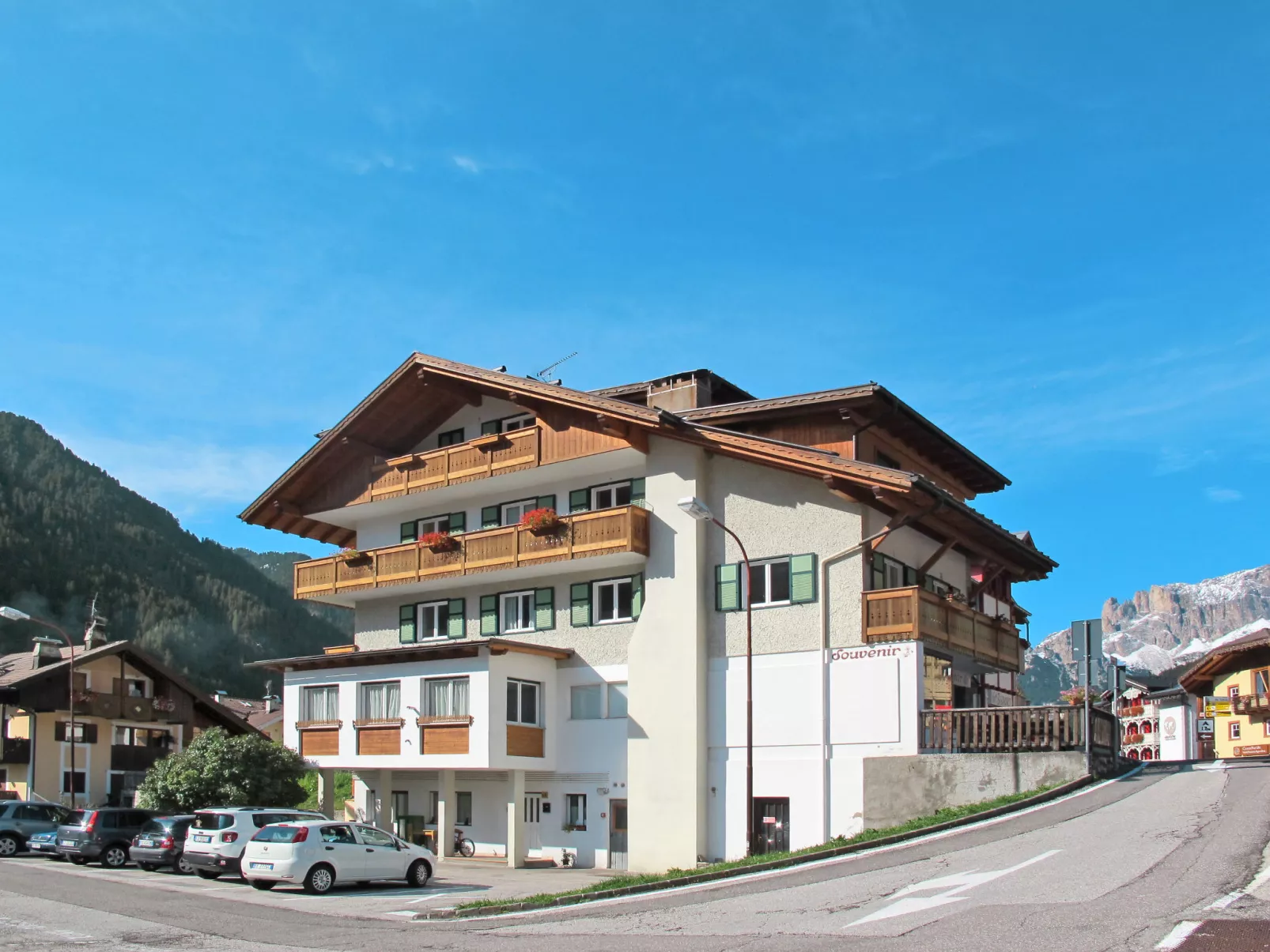 Cesa Soraruf-Outside