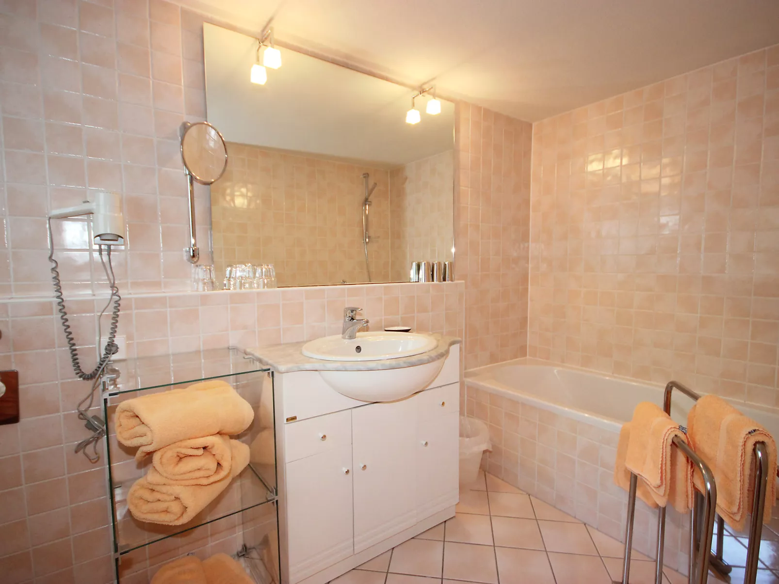 Casa Hubertus-Inside