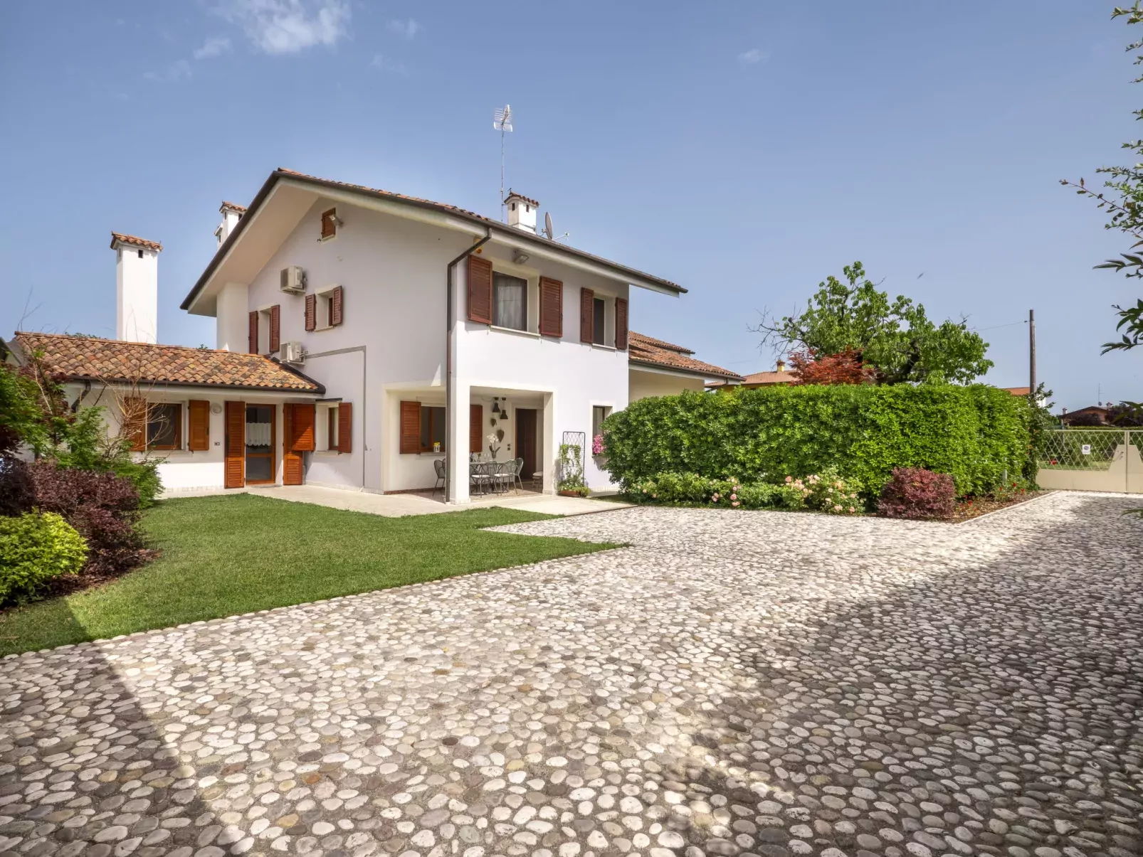 Villa Stelis-Outside