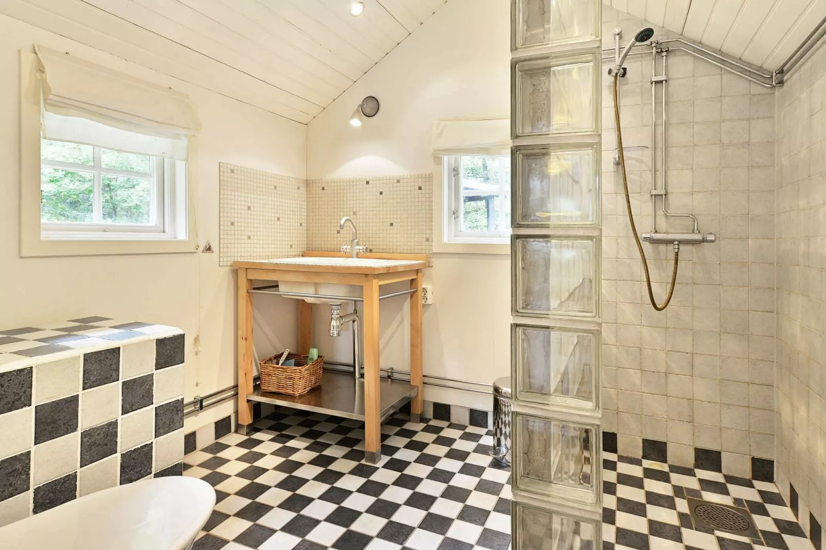 4 person holiday home in HALLABRO-By Traum-Indoor