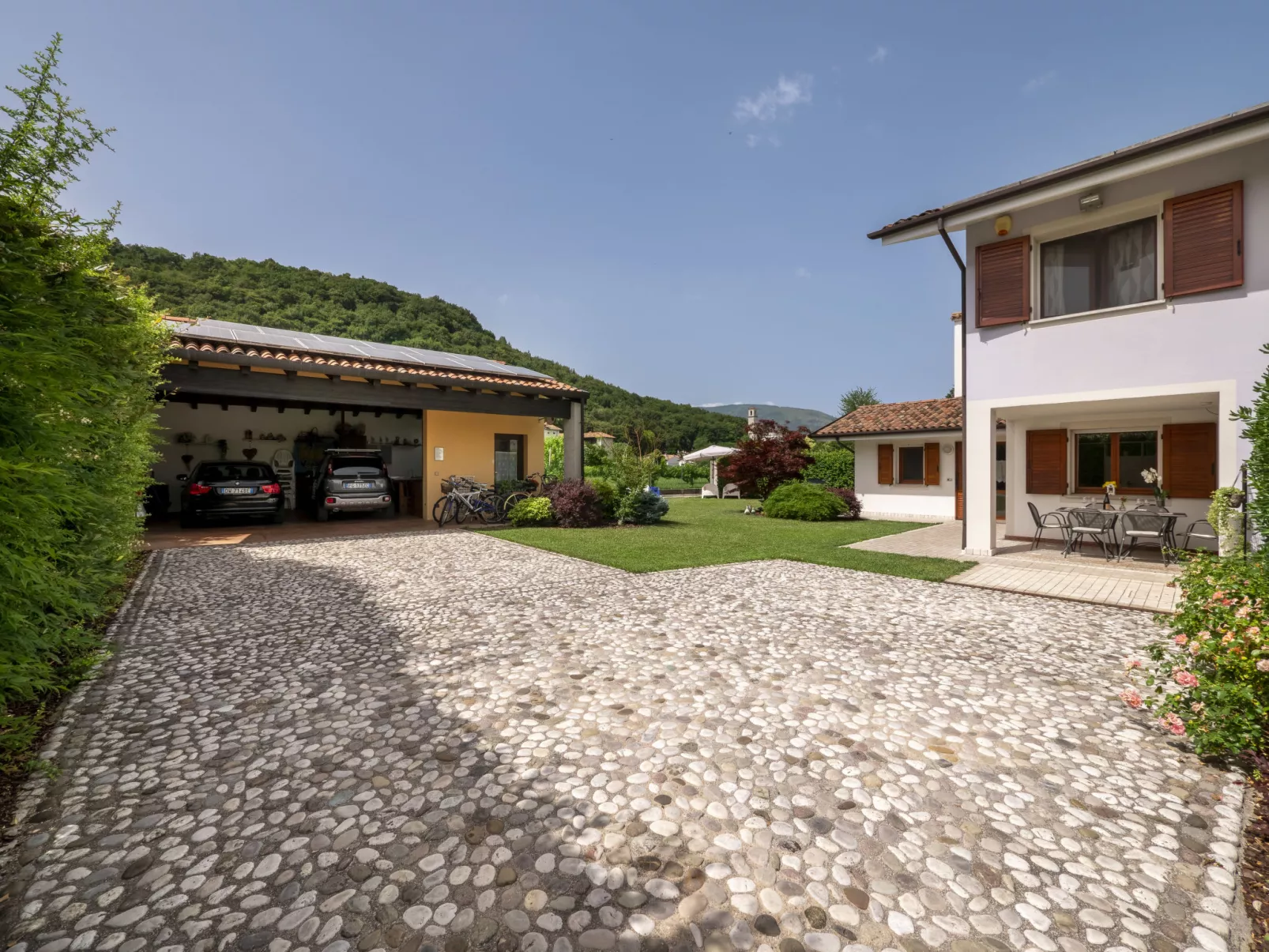 Villa Stelis-Outside