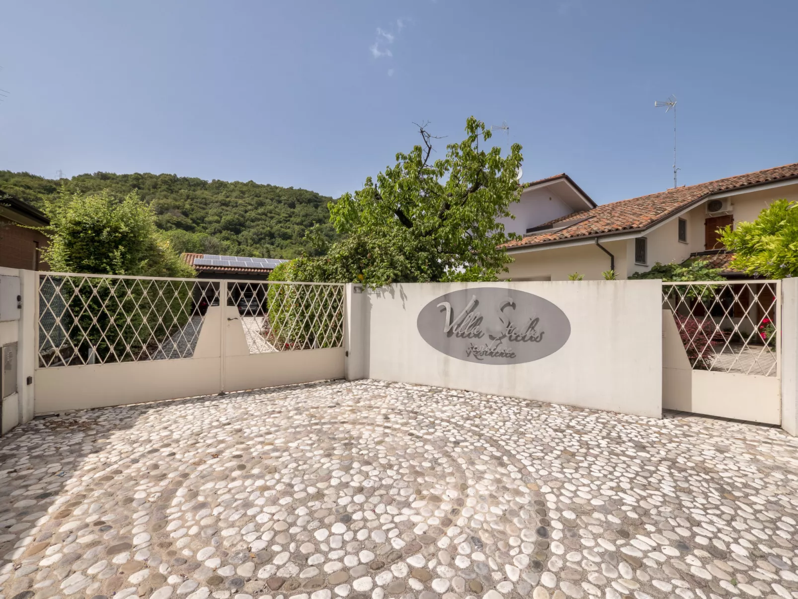 Villa Stelis-Outside
