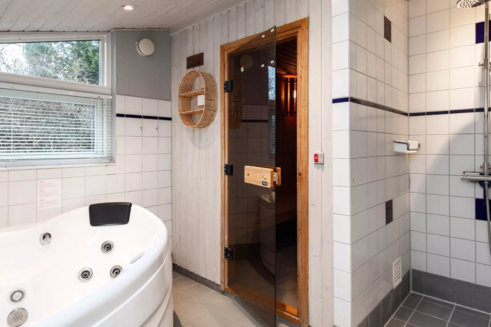 10 Personen Ferienhaus in Væggerløse-By Traum-Wellnessbereich