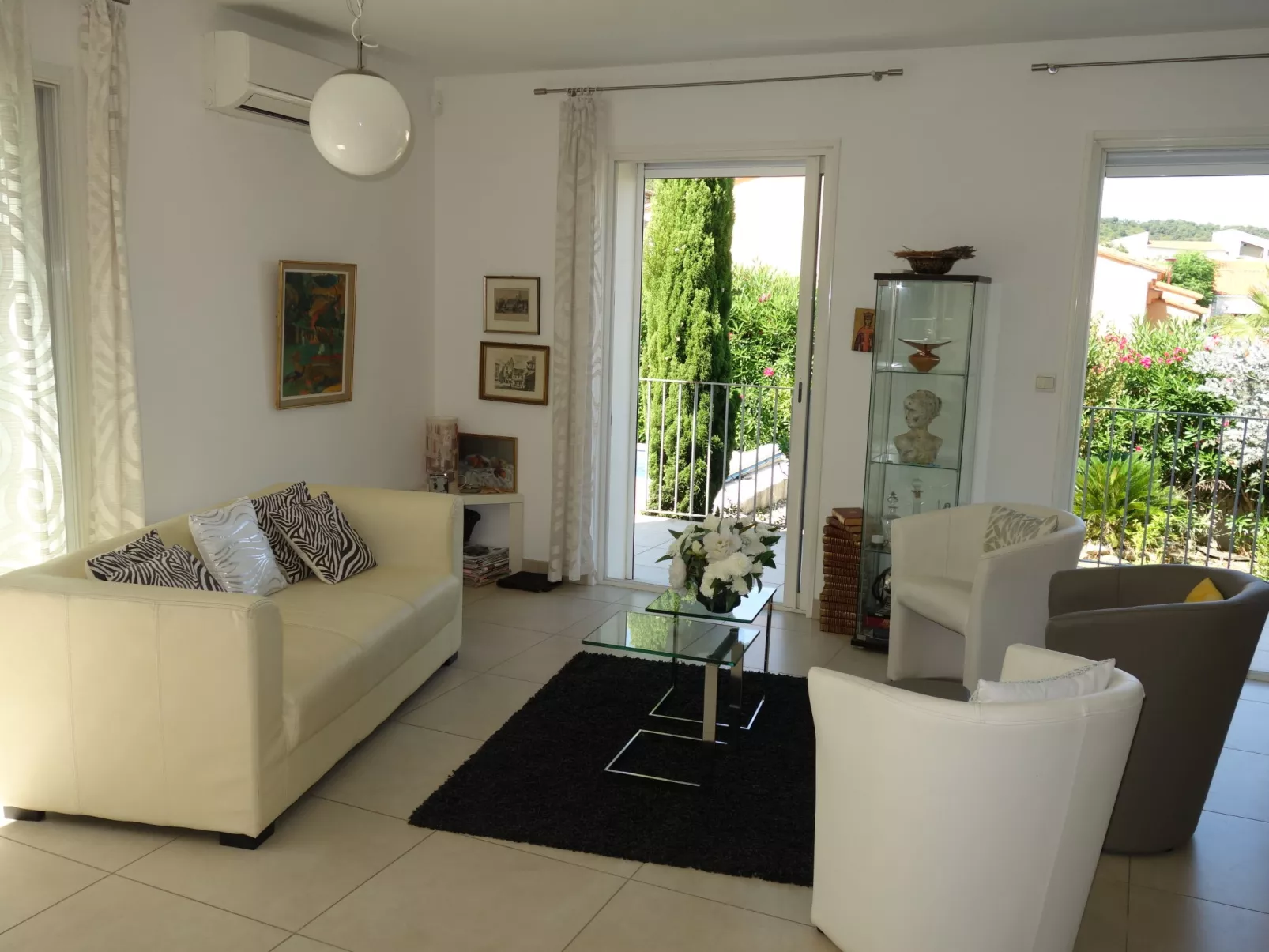 Villa Montes-Inside