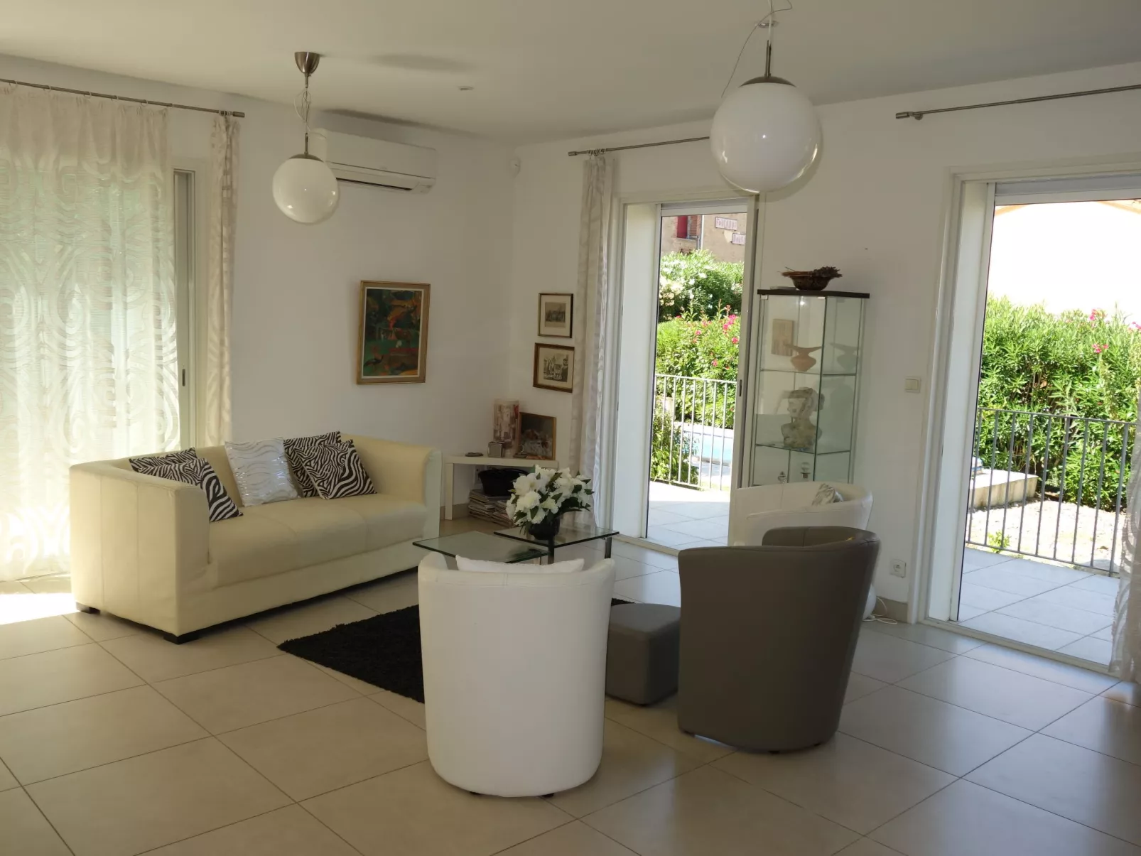 Villa Montes-Inside