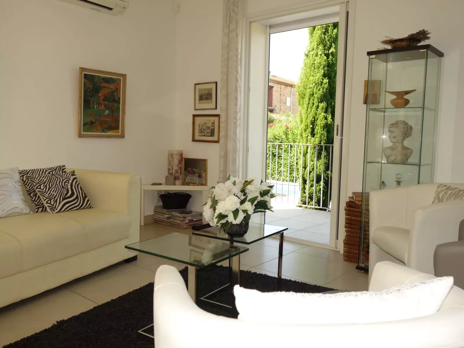 Villa Montes-Inside
