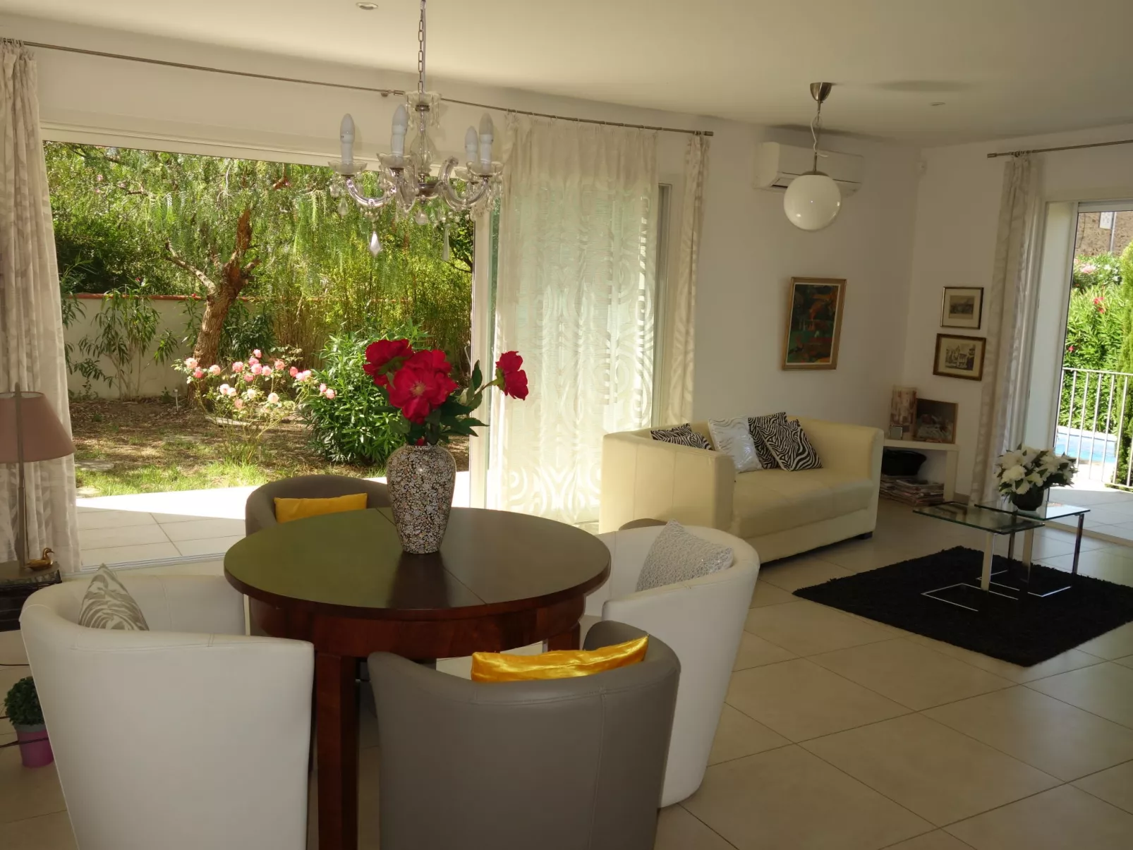 Villa Montes-Inside