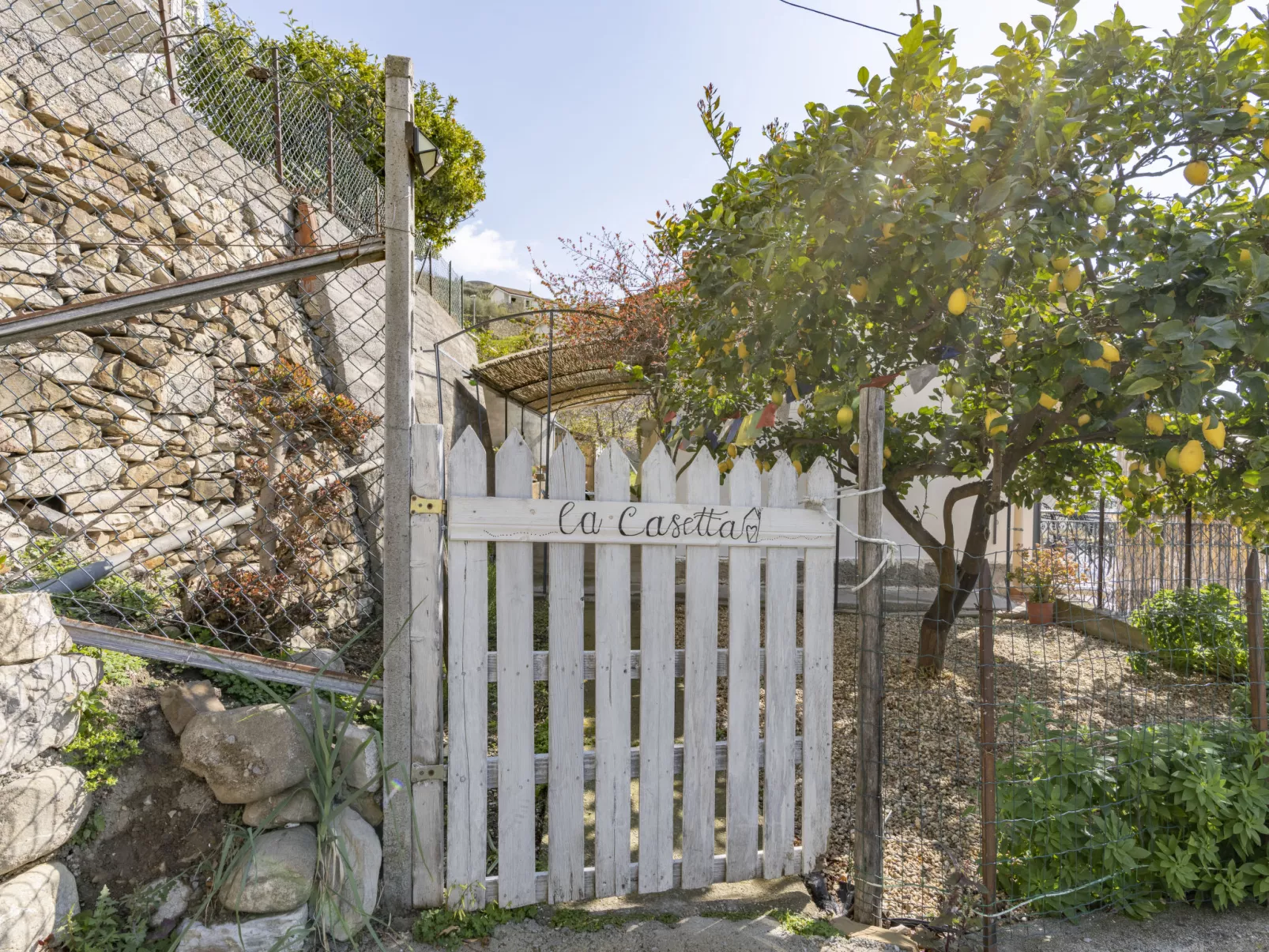 Casetta in collina-Outside