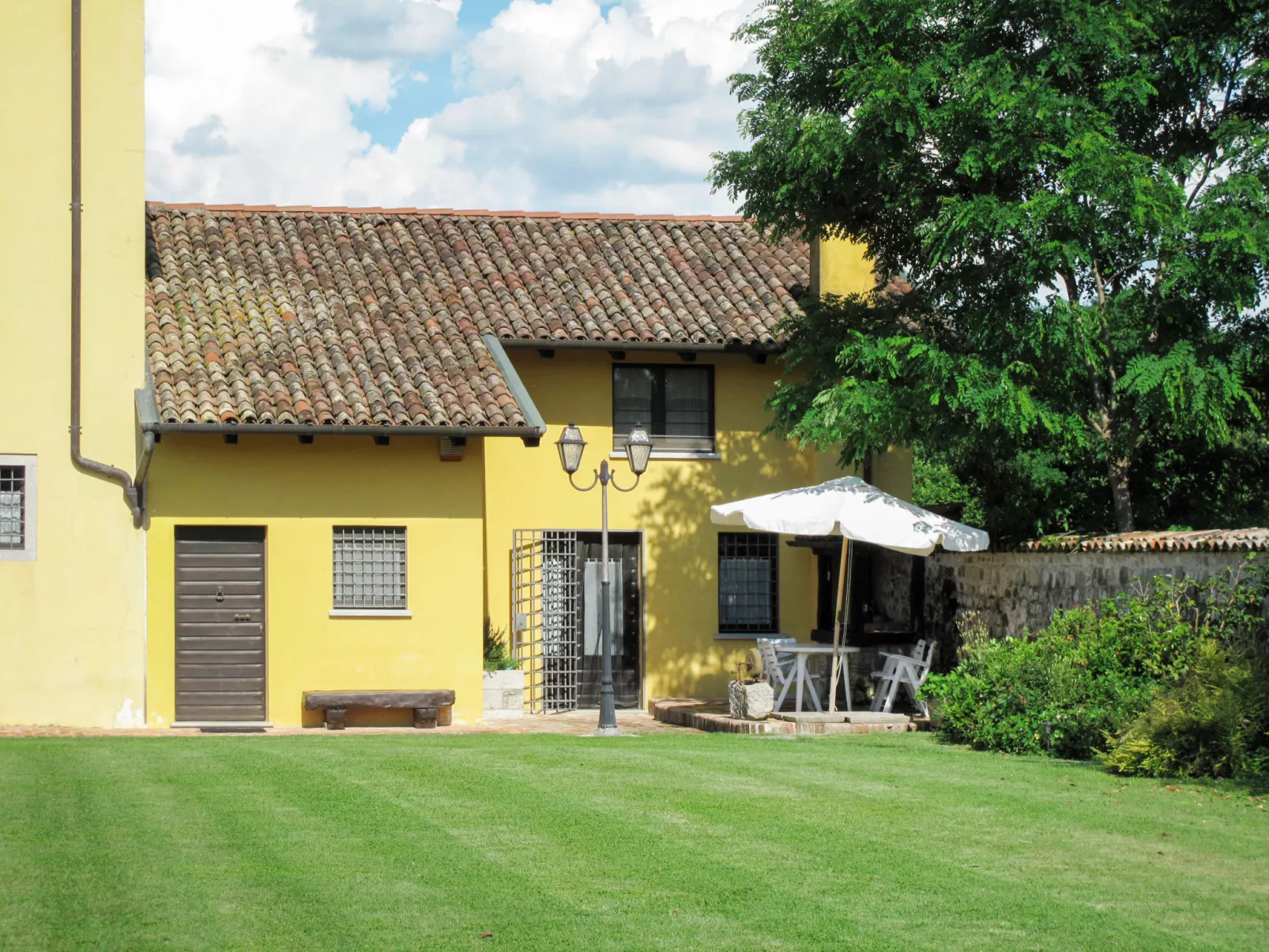 Domus Magna-Outside