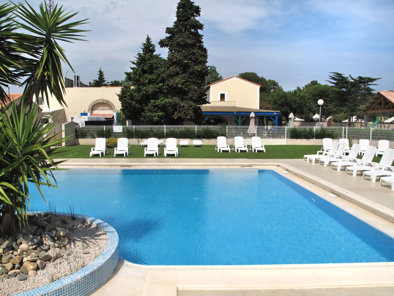 Domaine Les Mûriers-Outside