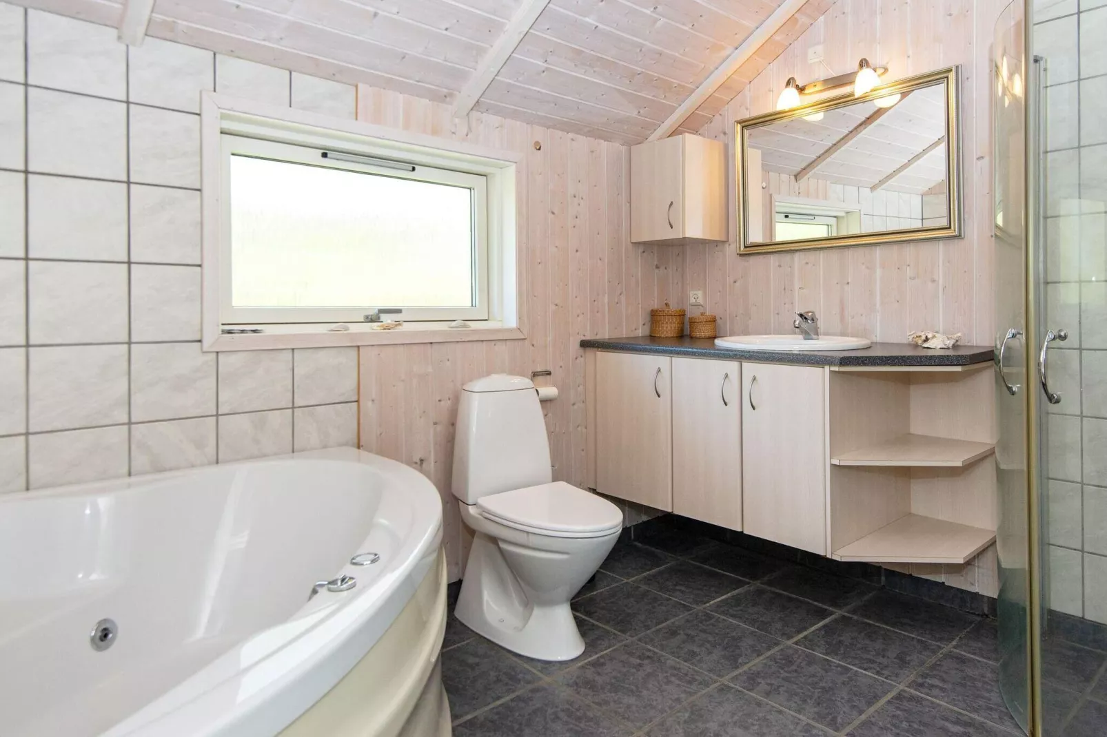 Luxury Retreat with Spa - By Traum Ferienwohnungen-Indoor