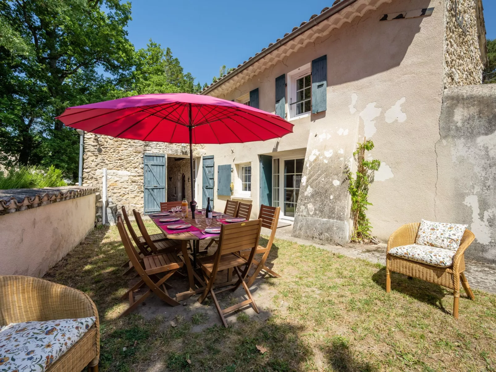 La Chambaillarde-Outside