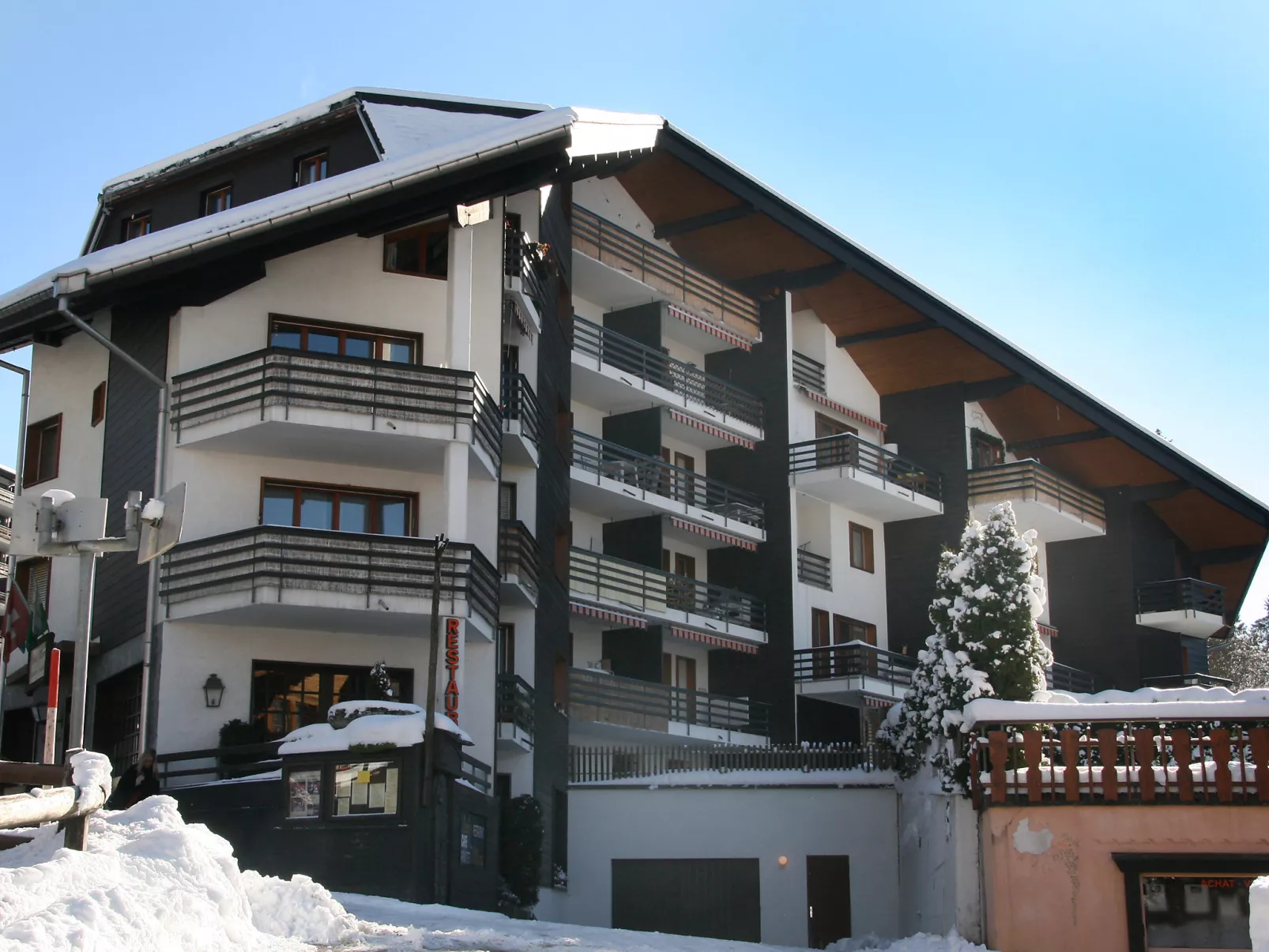 Villars Soleil A27-Outside