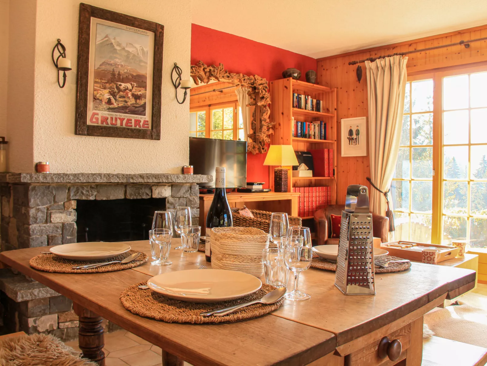 Armorial II / apt 2-Inside