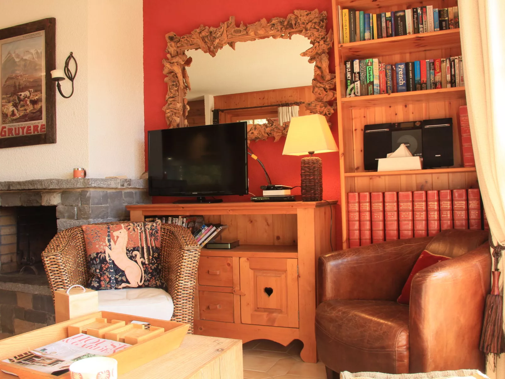 Armorial II / apt 2-Inside