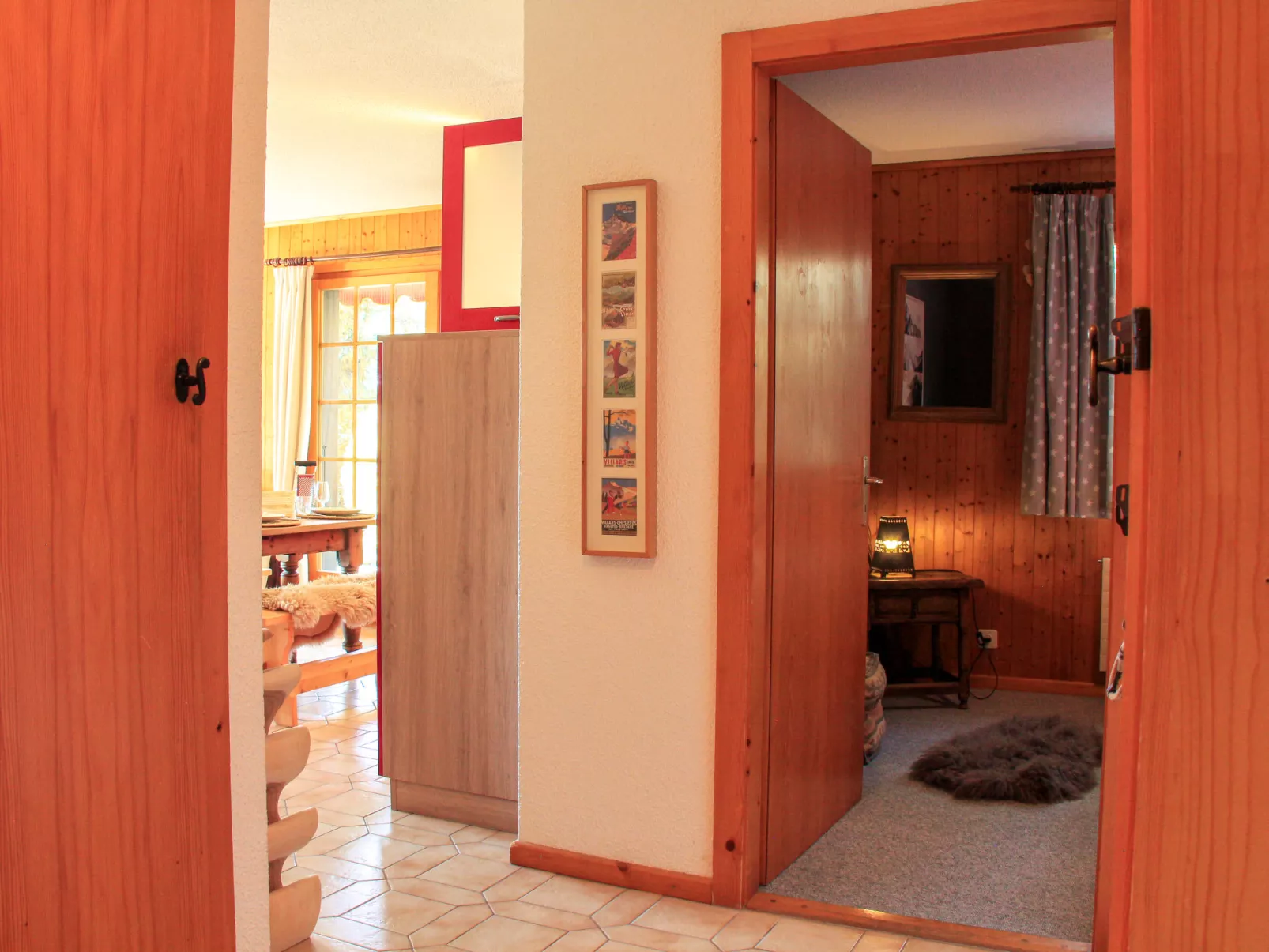 Armorial II / apt 2-Inside
