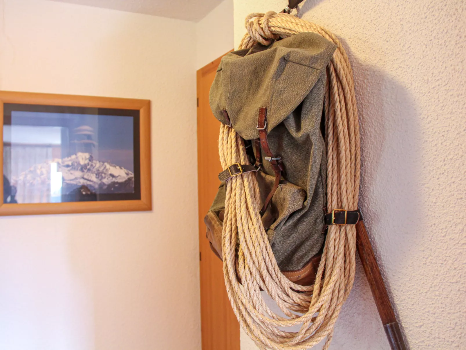 Armorial II / apt 2-Inside
