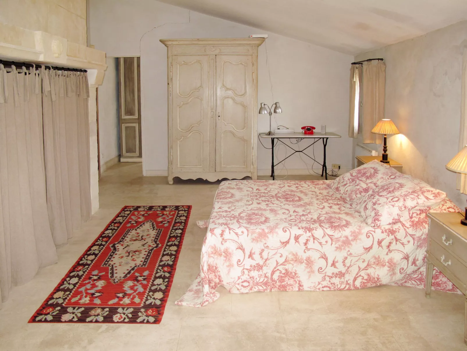 Les Puits Neufs-Inside