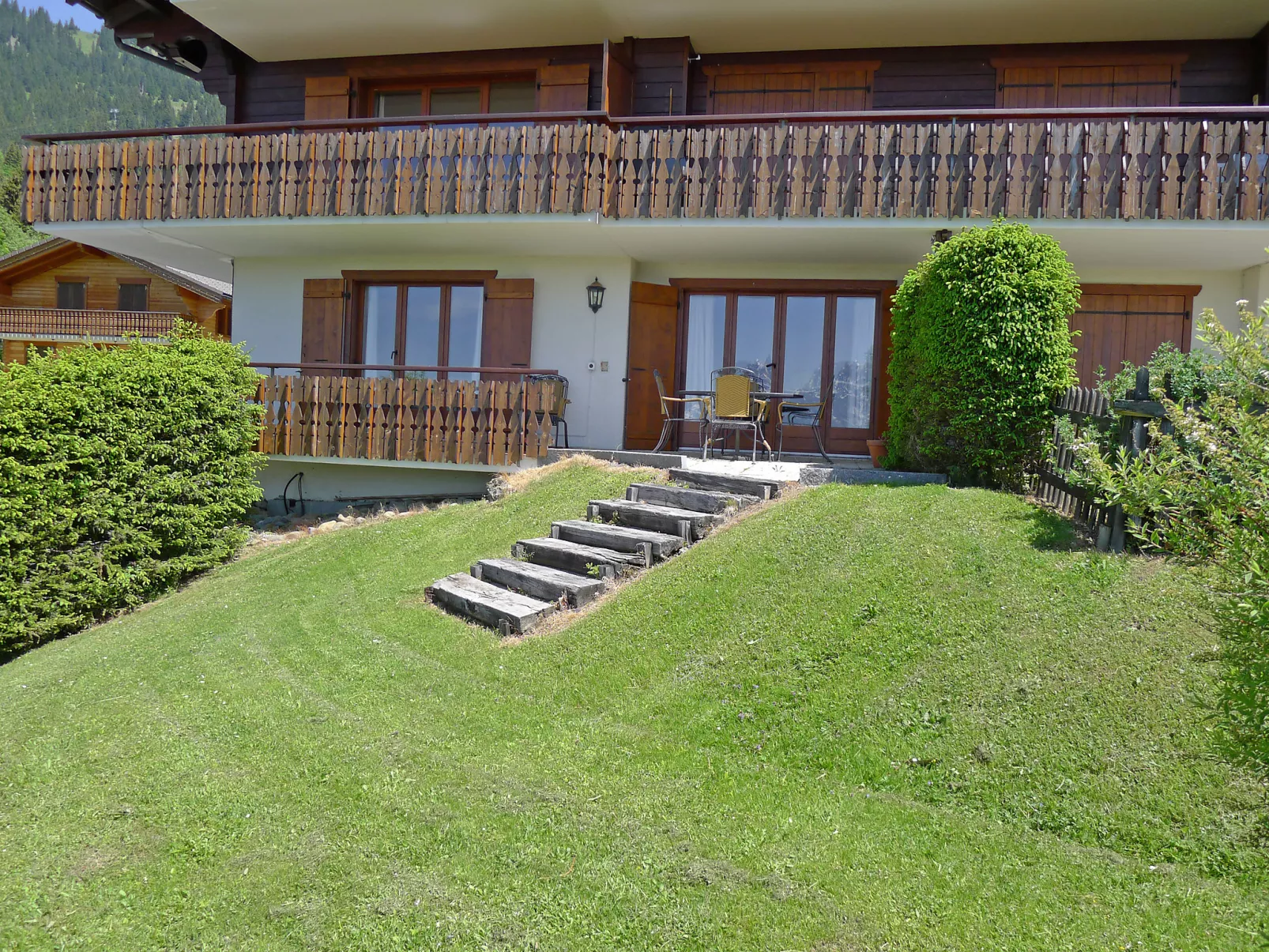 Le Bouquetin 1-Outside