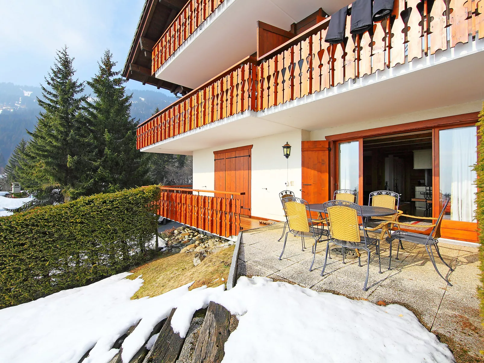 Le Bouquetin 1-Outside