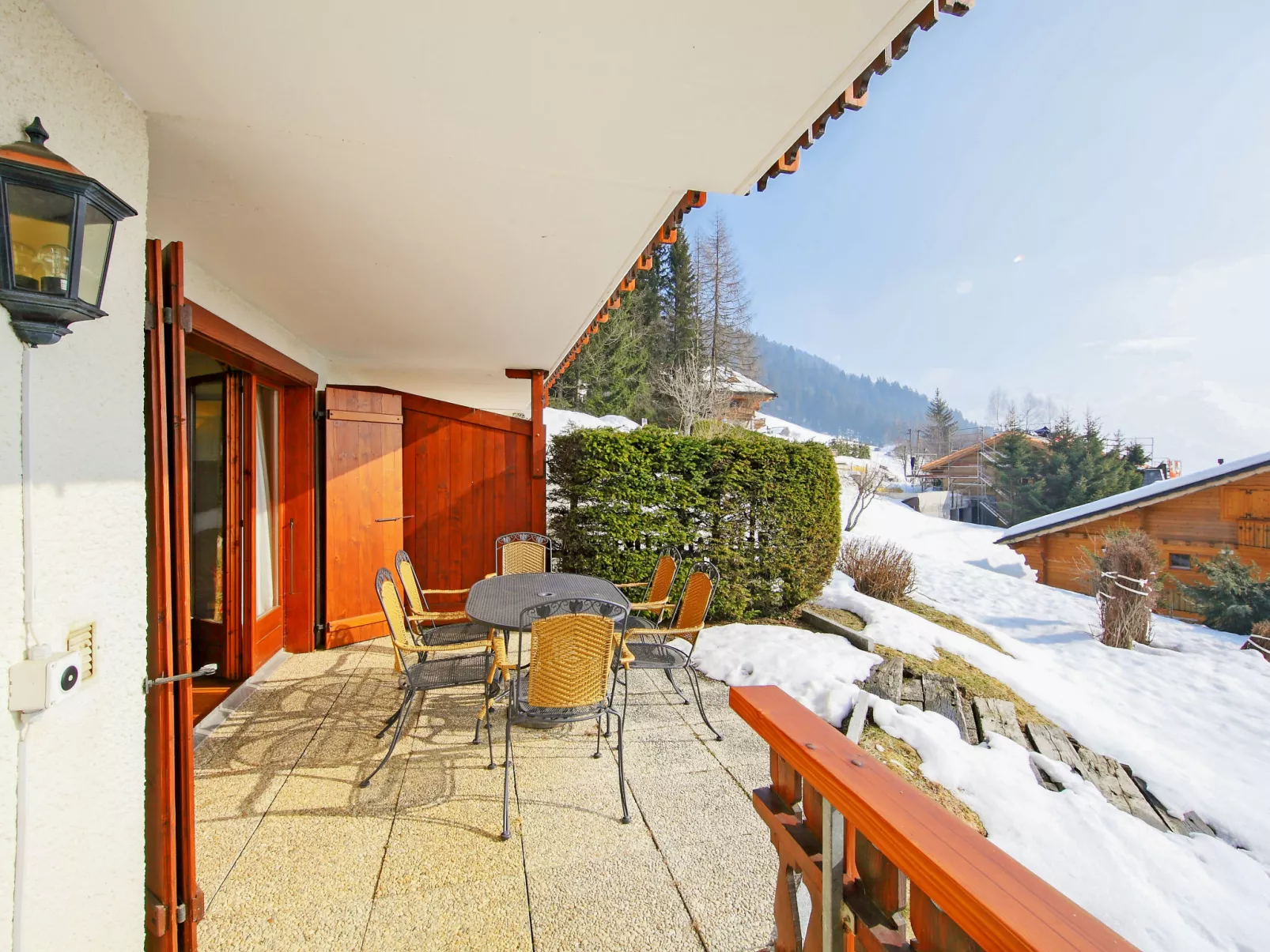 Le Bouquetin 1-Outside