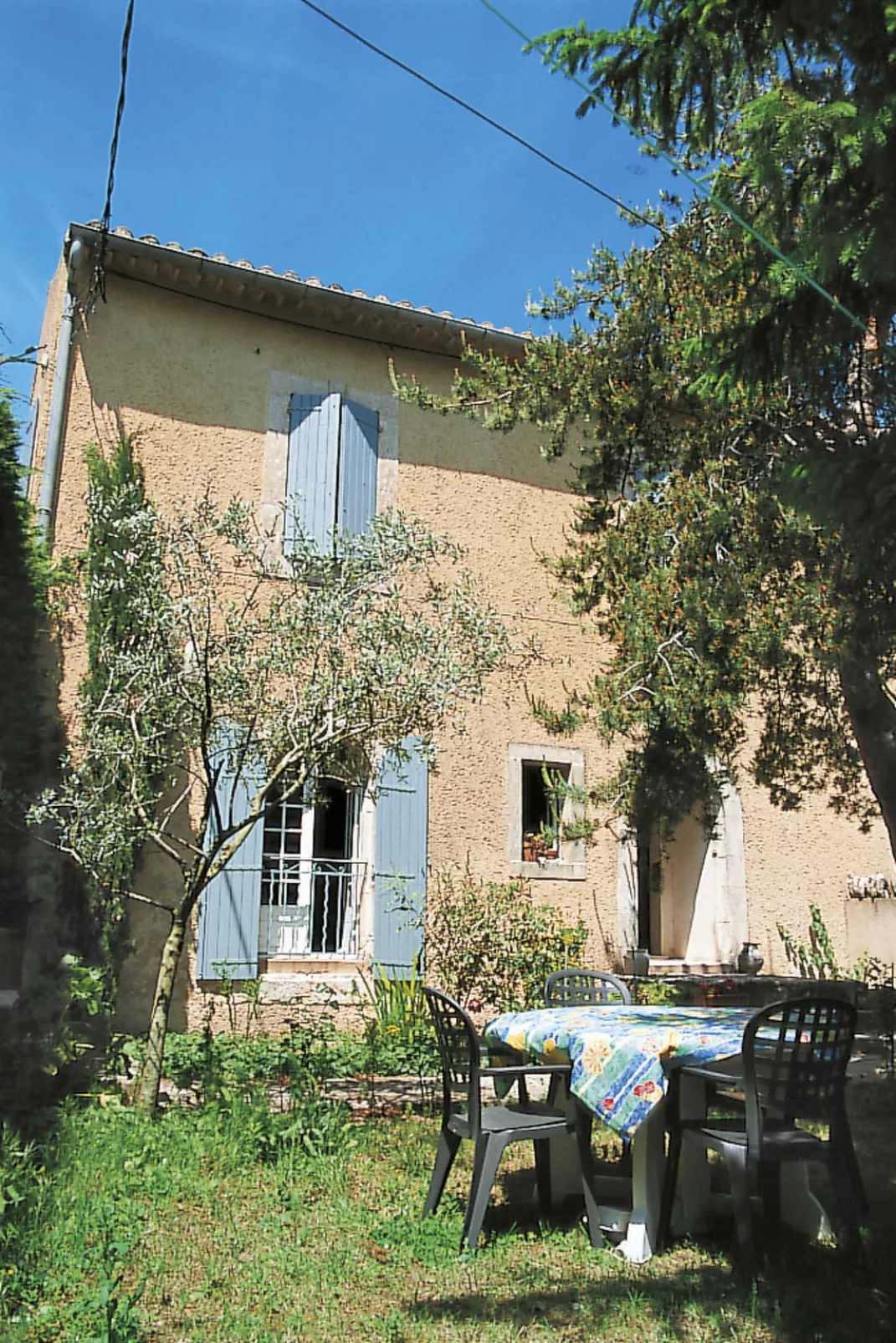 Le Cèdre-Outside