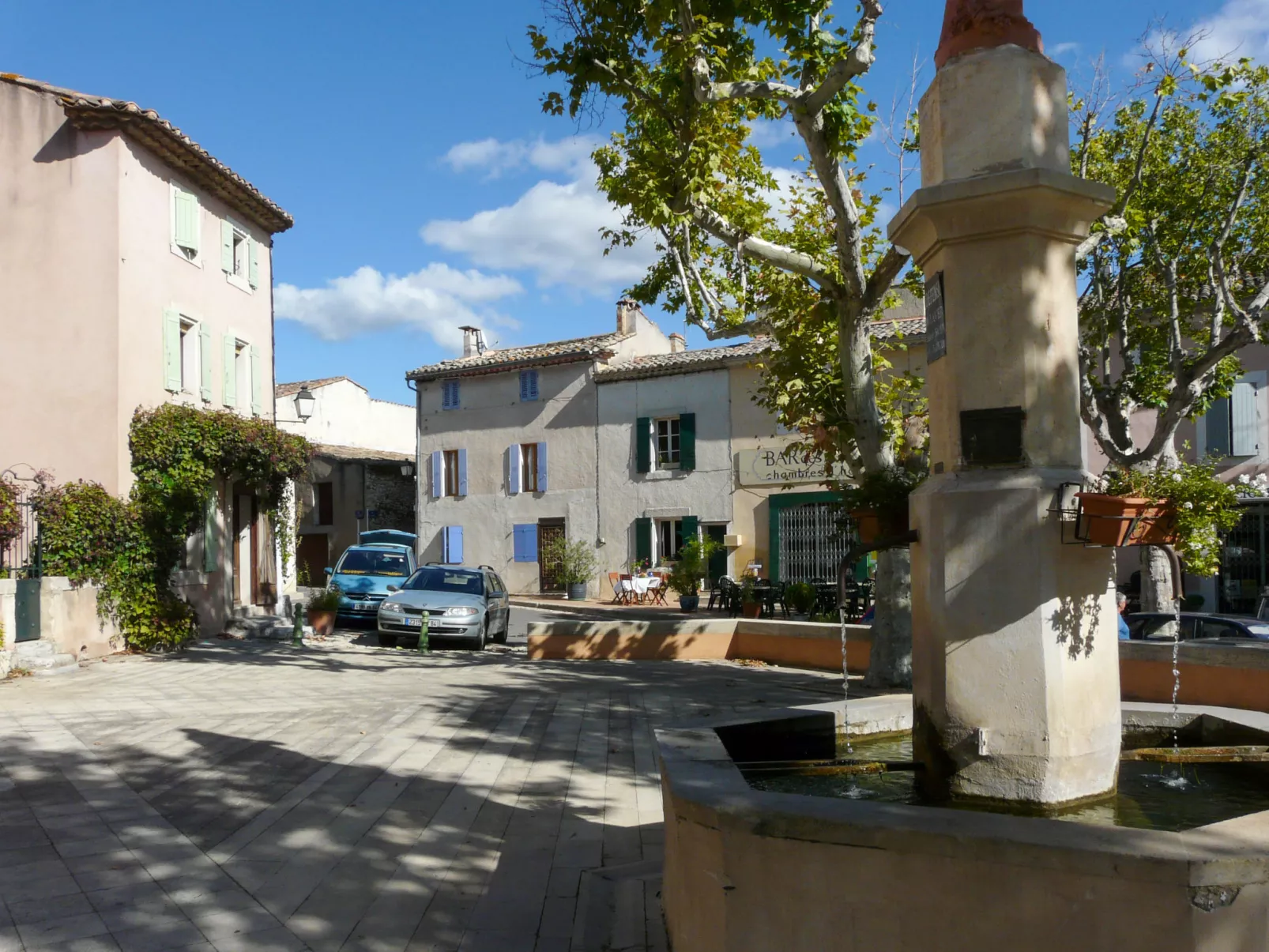 Côté Place-Outside